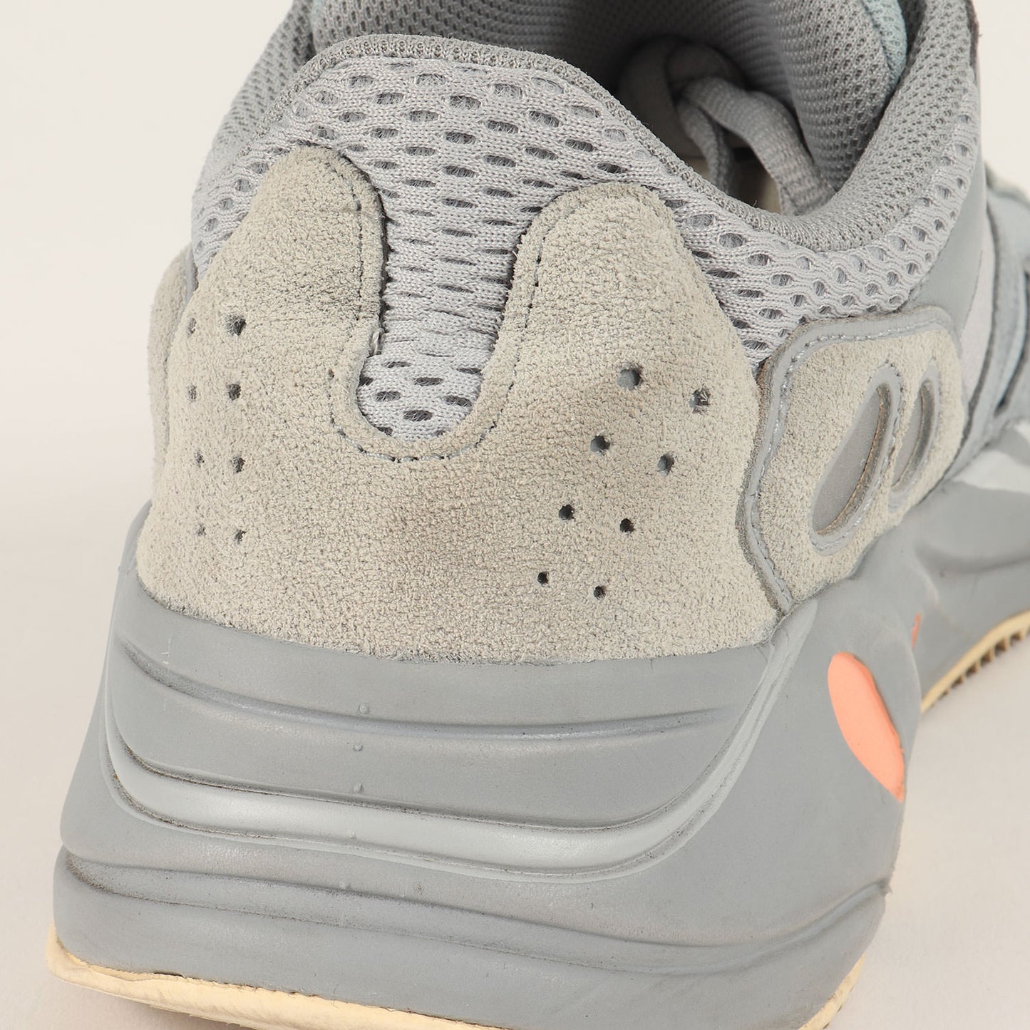 YEEZY BOOST 700 INERTIA (EG7597)