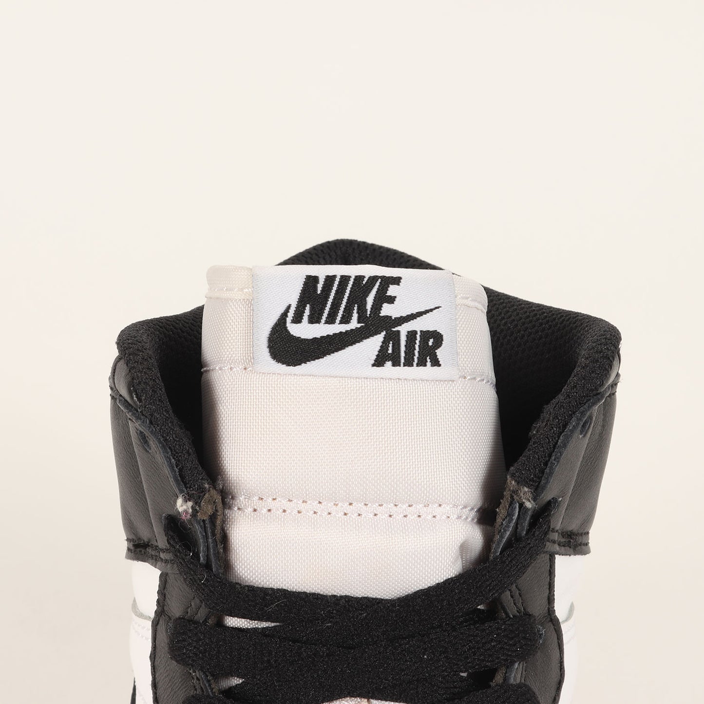 AIR JORDAN 1 RETRO HIGH OG (555088-010)