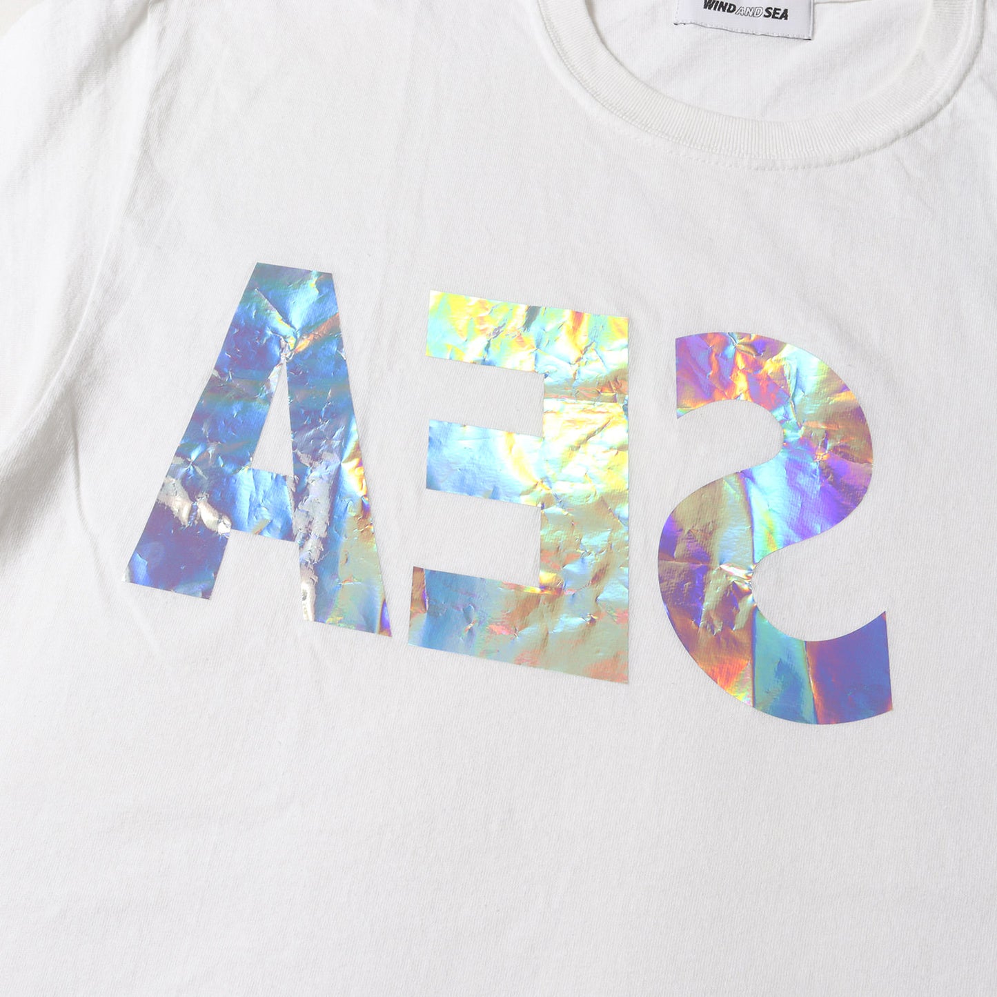 ×CASETIFY ホログラムブランドロゴ Tシャツ