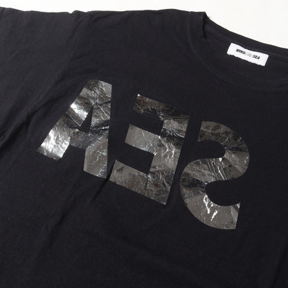 ×CASETIFY ホイルプリント ブランドロゴ Tシャツ