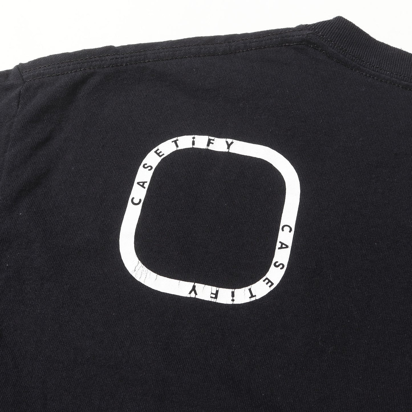×CASETIFY ホイルプリント ブランドロゴ Tシャツ