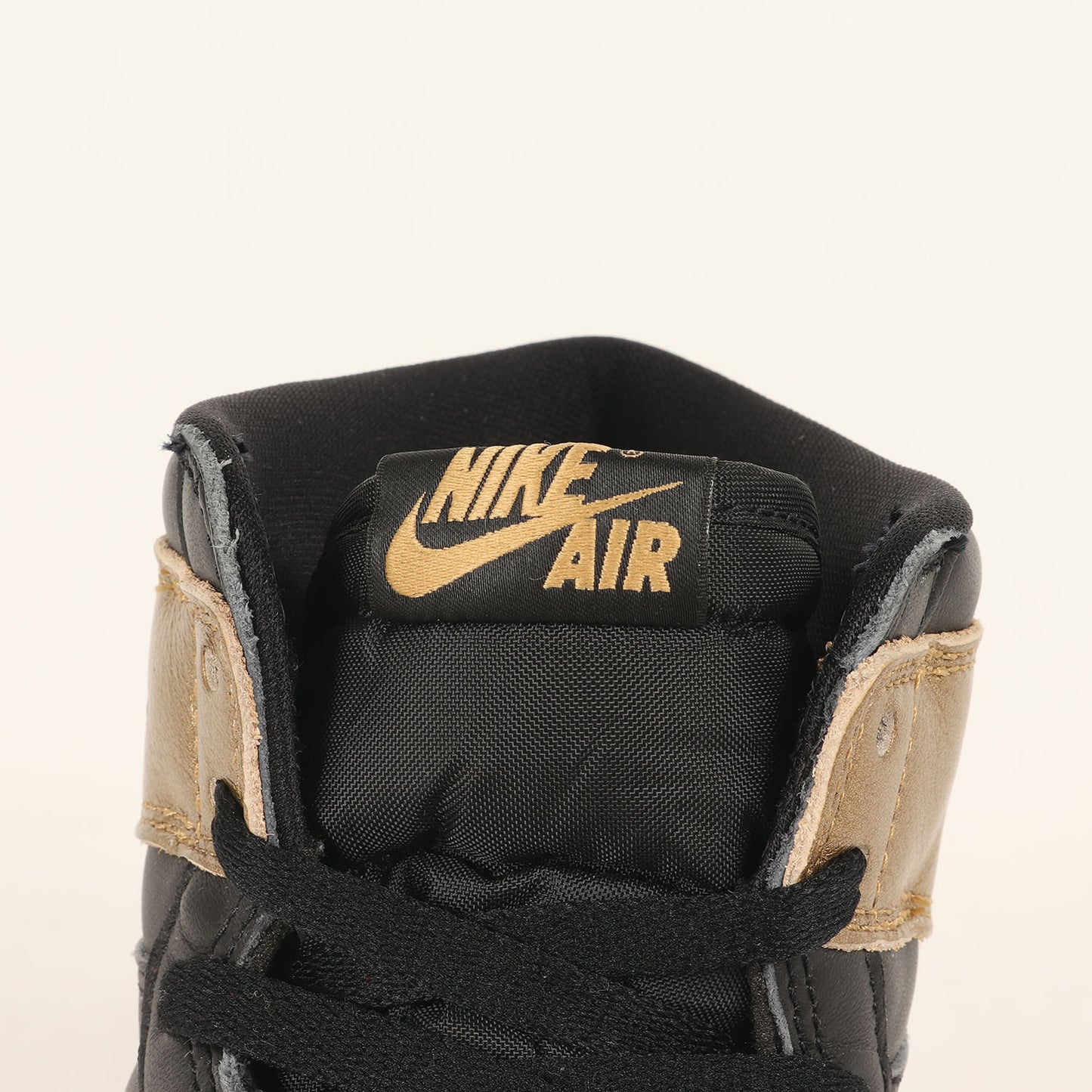 AIR JORDAN 1 RETRO HIGH OG BLACK AND GOLD (DZ5485-071)