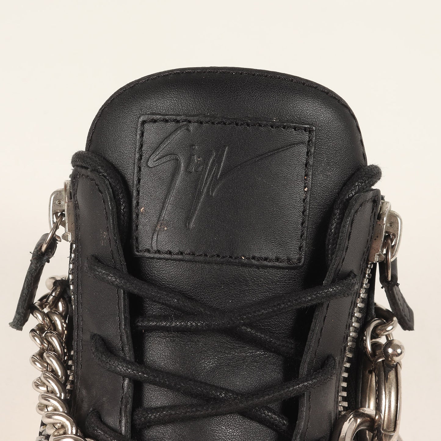 チェーン付き レザー ミッドカット スニーカー