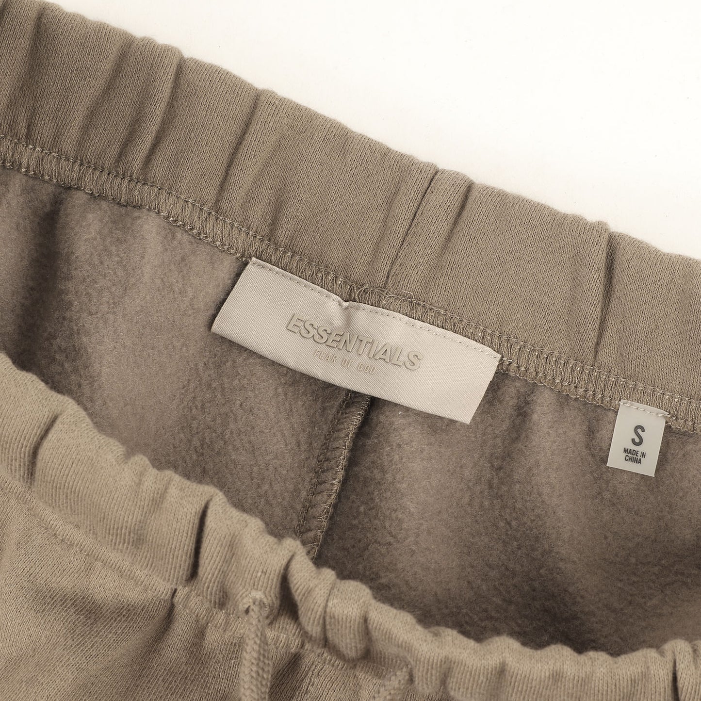 FOG ESSENTIALS フロッキープリント スウェット ショーツ