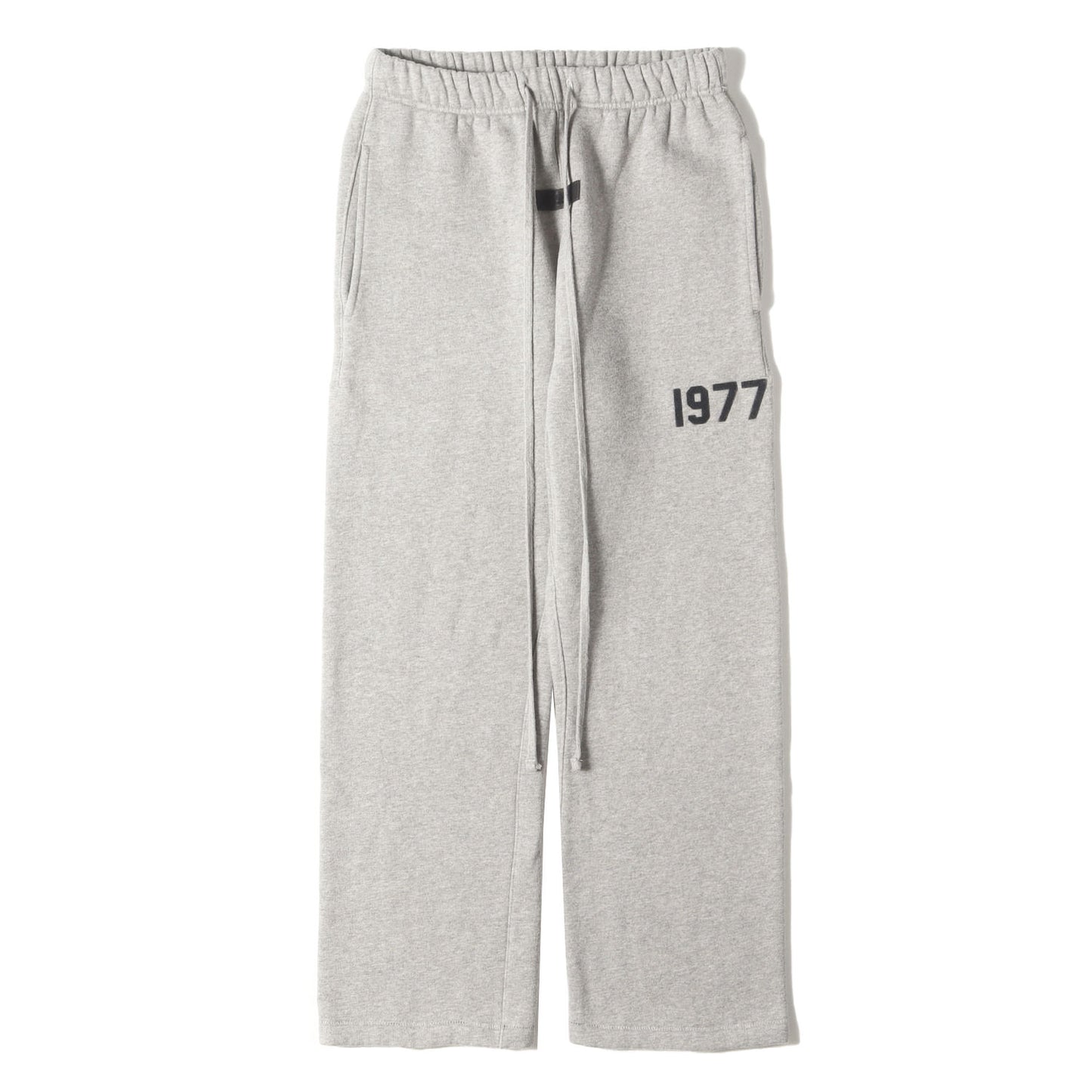FOG ESSENTIALS 1977ロゴ スウェットパンツ(Relaxed Sweatpants)