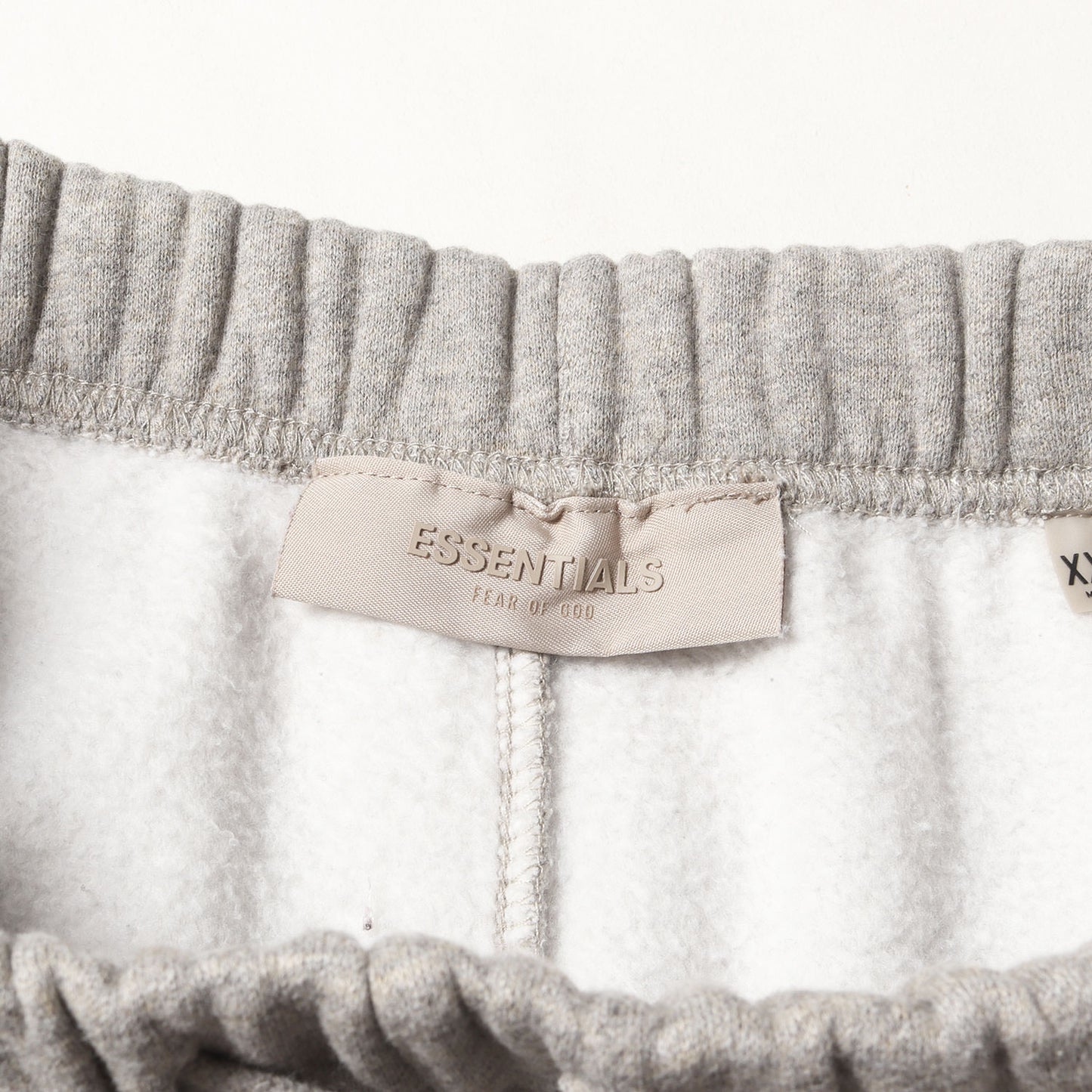 FOG ESSENTIALS 1977ロゴ スウェットパンツ(Relaxed Sweatpants)