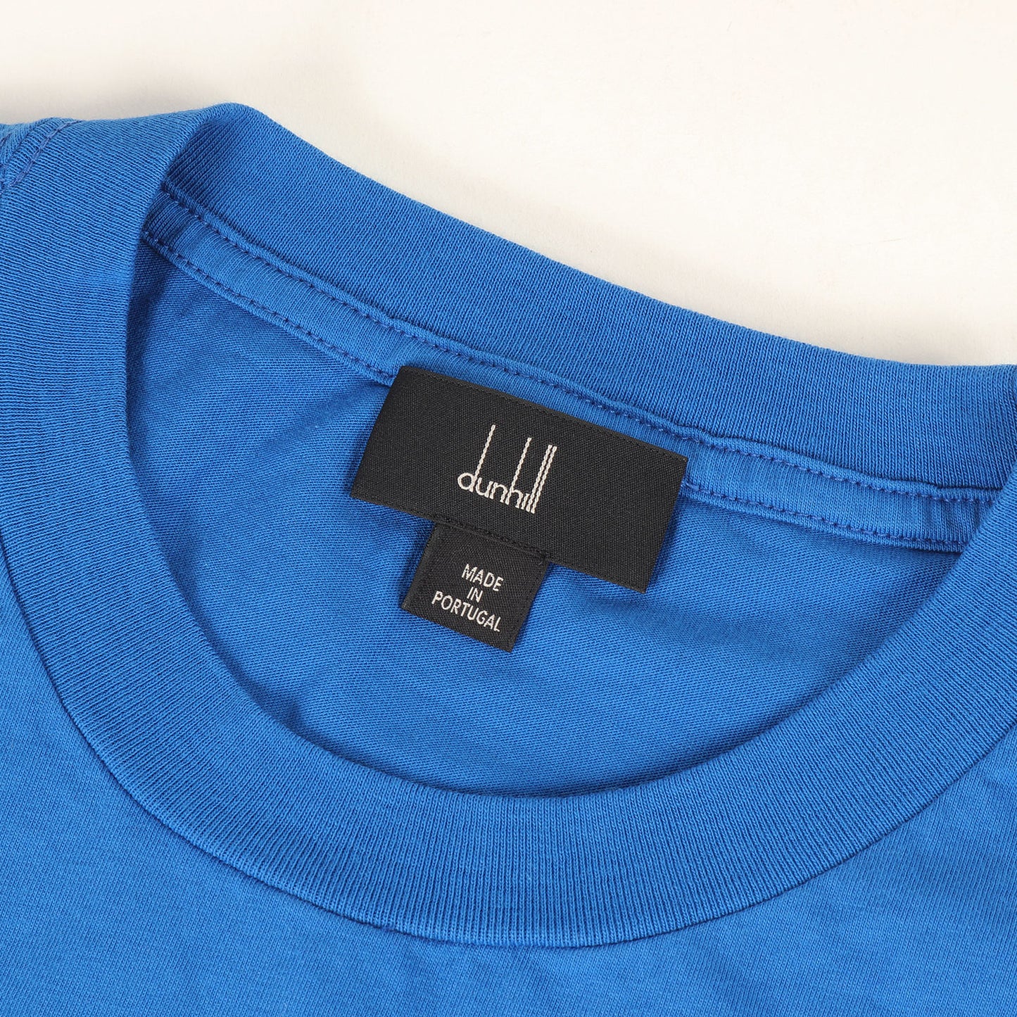 近年モデル チェーン刺繍ロゴ クルーネック Tシャツ