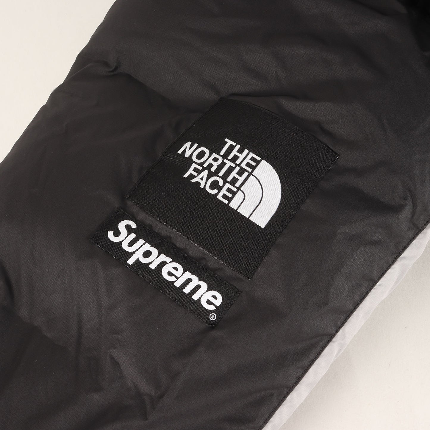 22AW ×THE NORTH FACE ハーフジップ プルオーバー ダウンジャケット(800-Fill Half Zip Hooded Pullover)