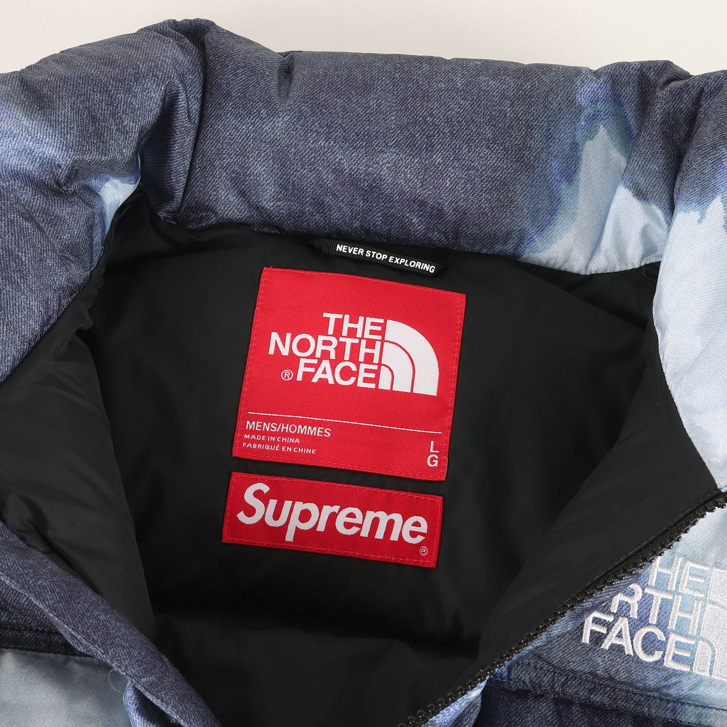 21AW ×THE NORTH FACE ブリーチド デニム プリント ヌプシ ダウンジャケット(Bleached Denim Print Nuptse Jacket)