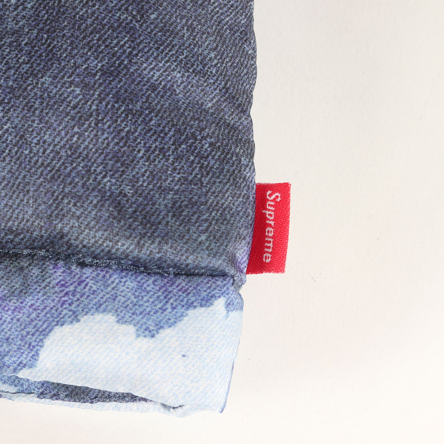 21AW ×THE NORTH FACE ブリーチド デニム プリント ヌプシ ダウンジャケット(Bleached Denim Print Nuptse Jacket)