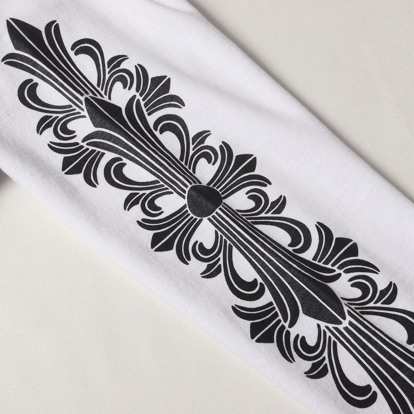 近年モデル ホースシュー&フローラルクロス クルーネック スウェット(SWTSHRT PLVR)