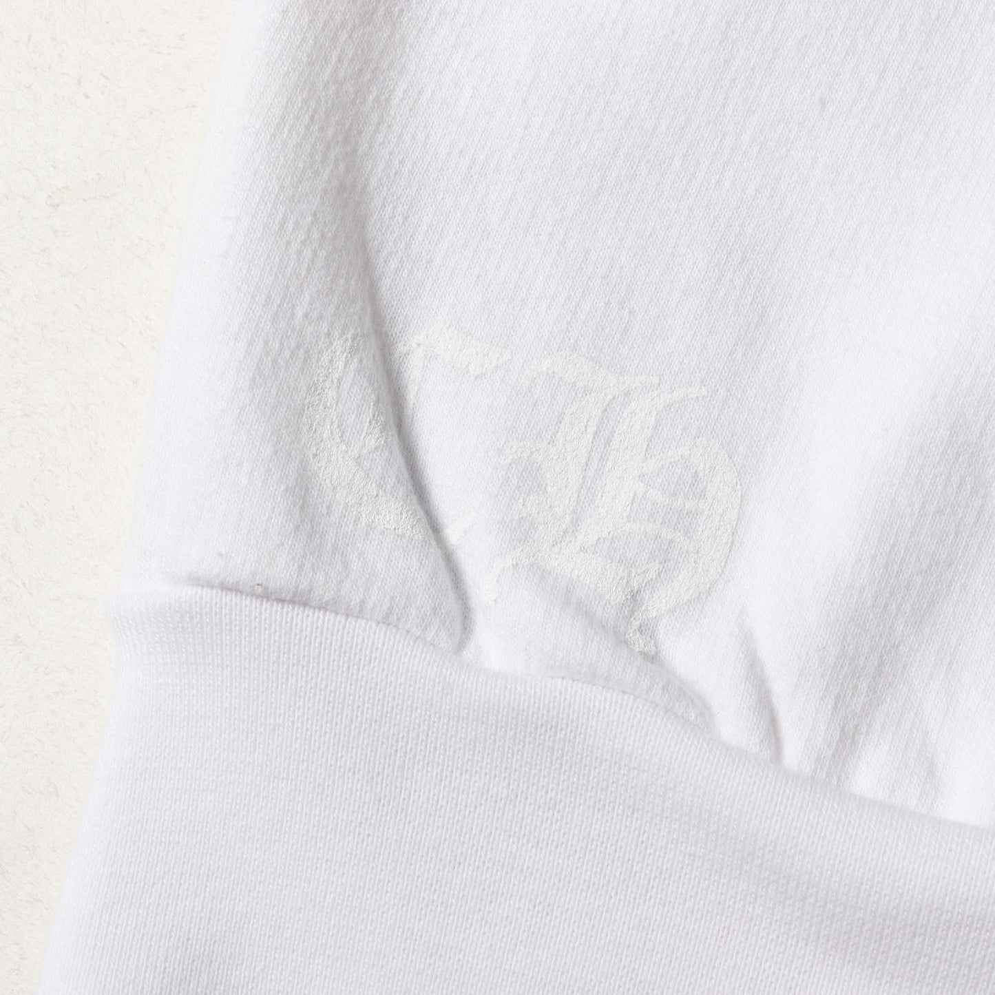 近年モデル ホースシュー&フローラルクロス クルーネック スウェット(SWTSHRT PLVR)