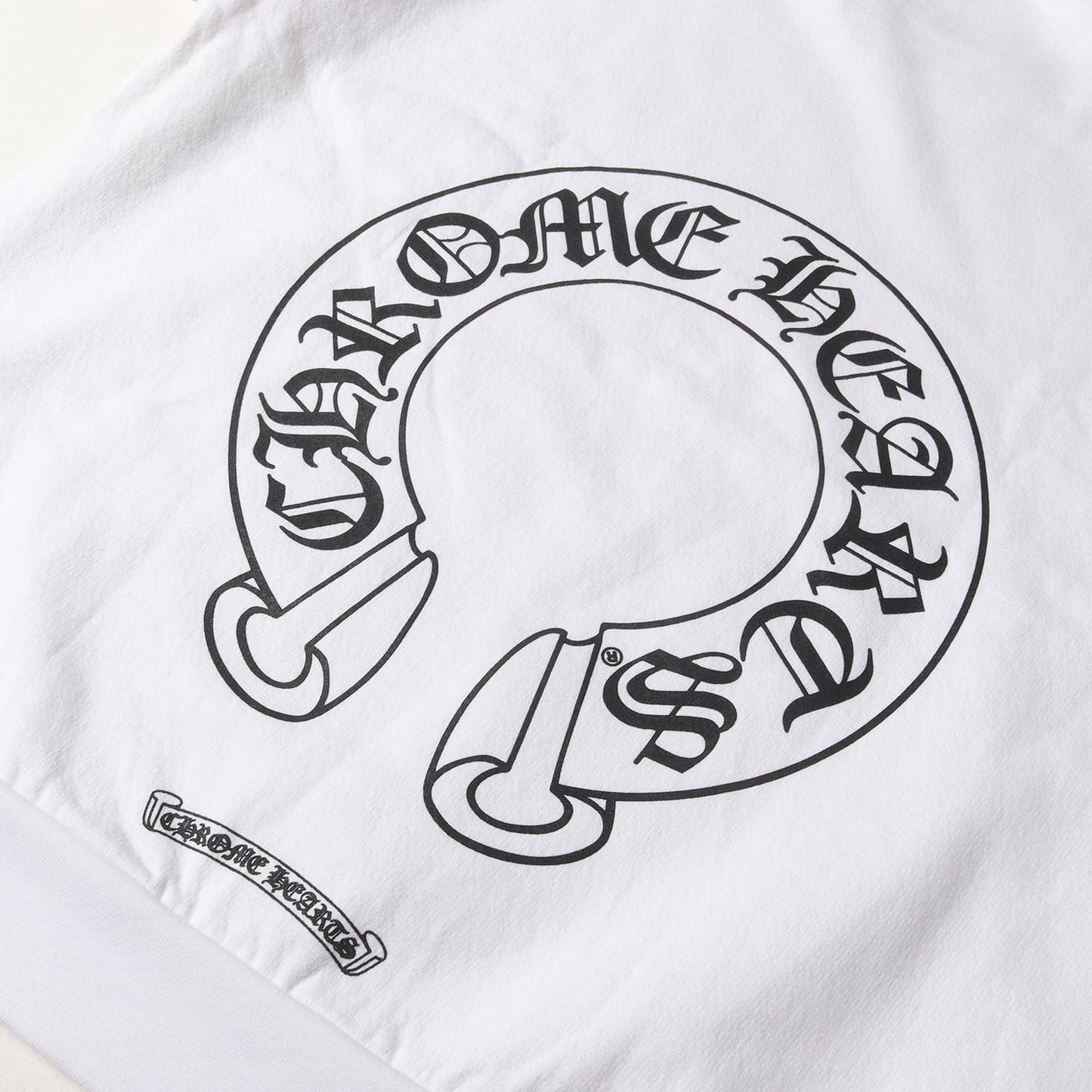 近年モデル ホースシュー&フローラルクロス クルーネック スウェット(SWTSHRT PLVR)