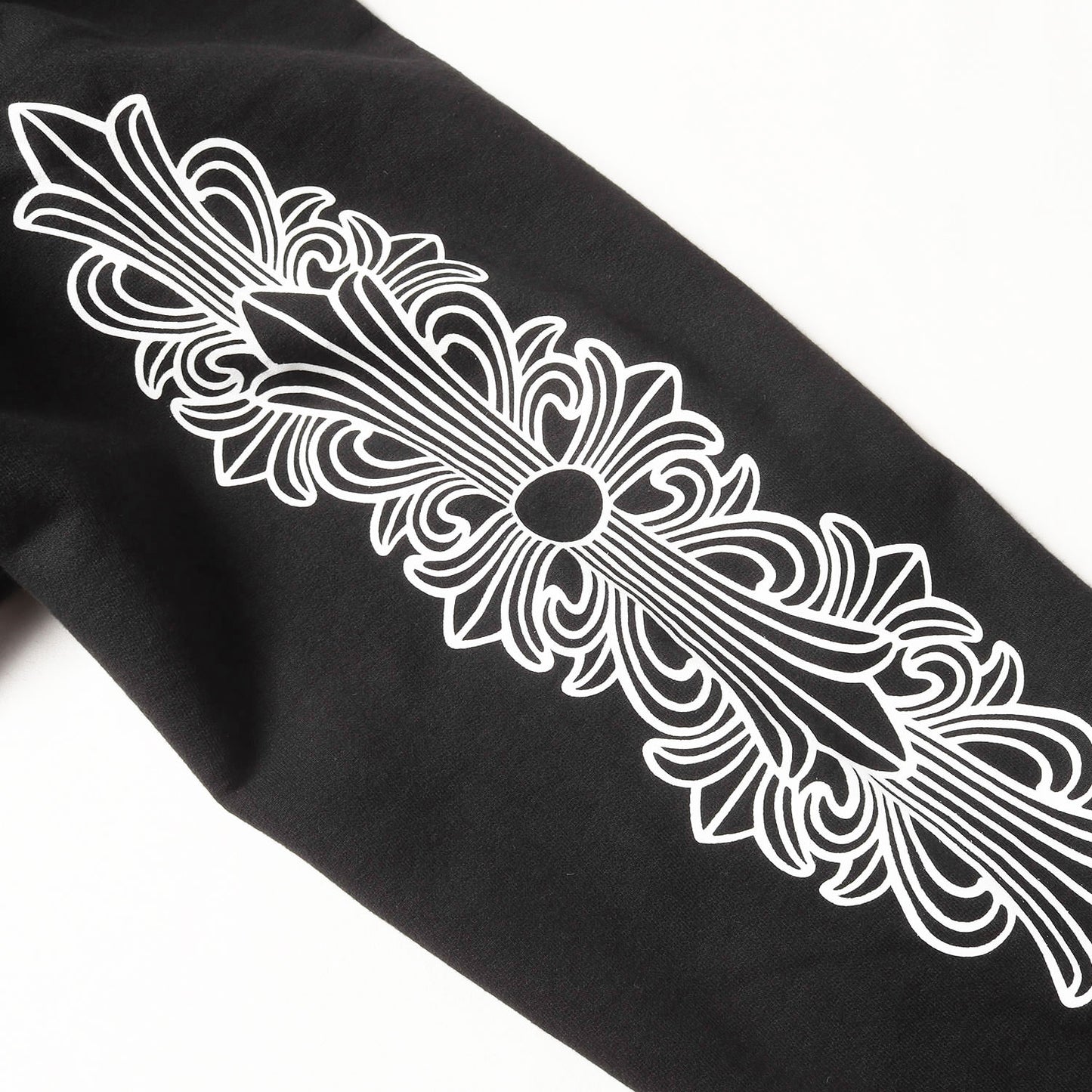 近年モデル ホースシュー&フローラルクロス スウェットパーカー(SWTSHRT PLVR)