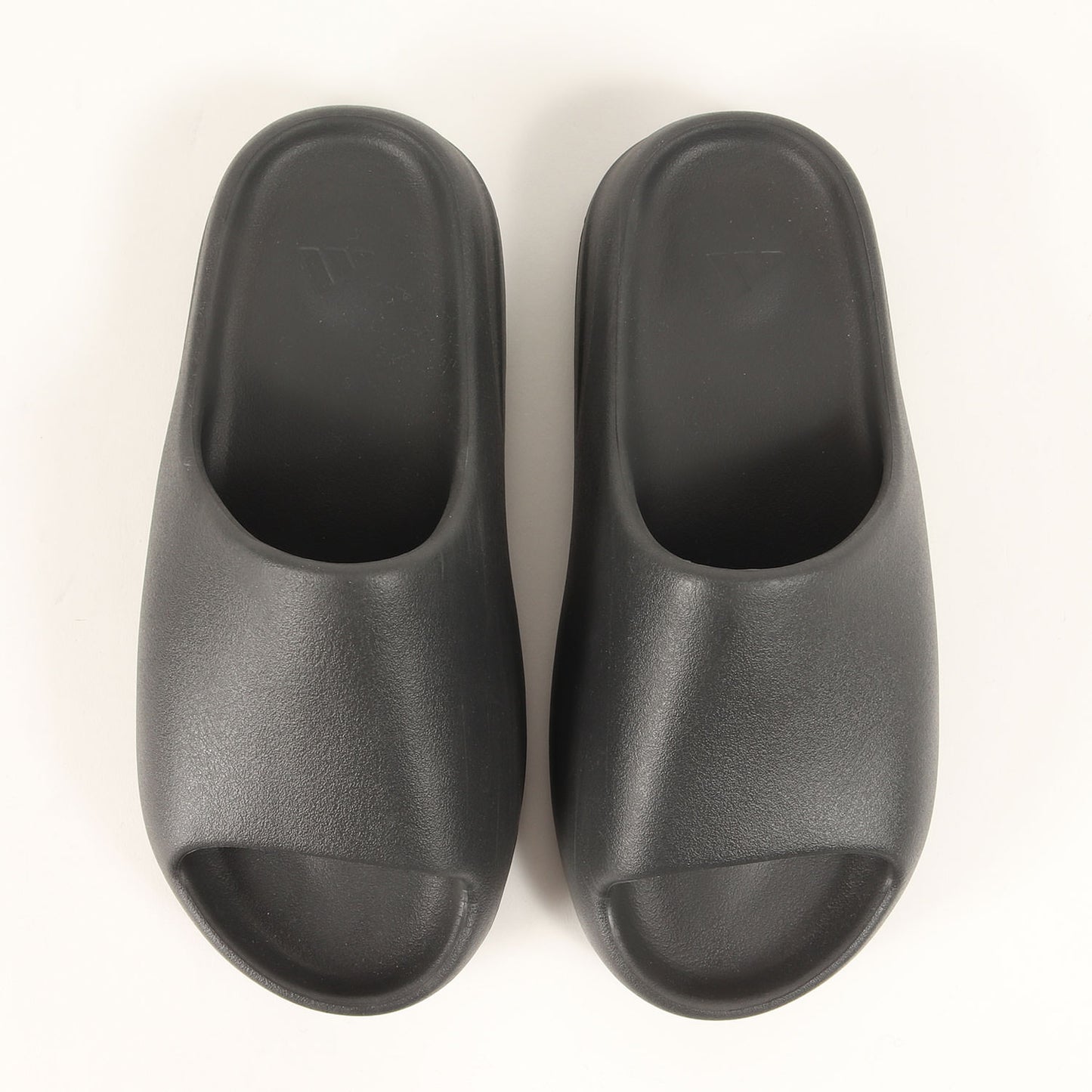 22SS YEEZY SLIDE ONYX (HQ6448)