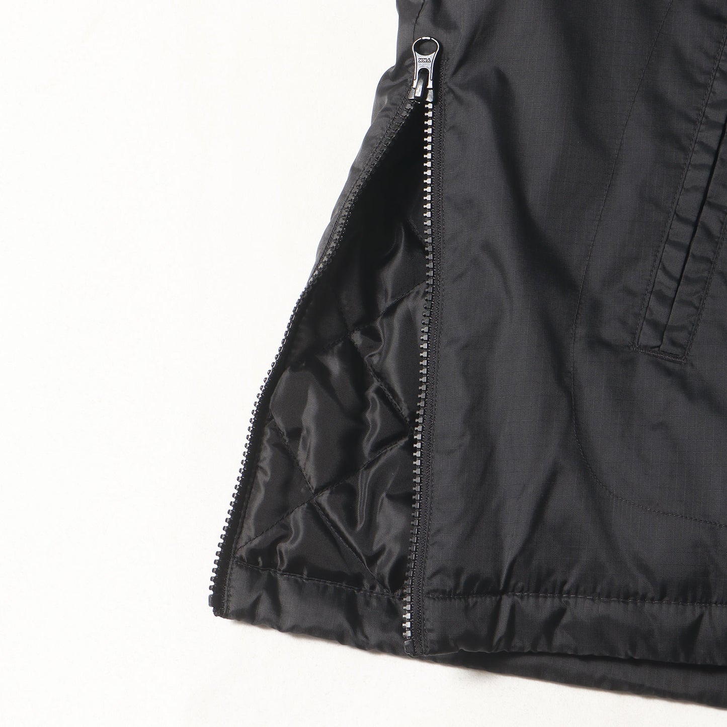 ×Champion 裏地キルティング プルオーバー ジャケット(Pullover Parka)