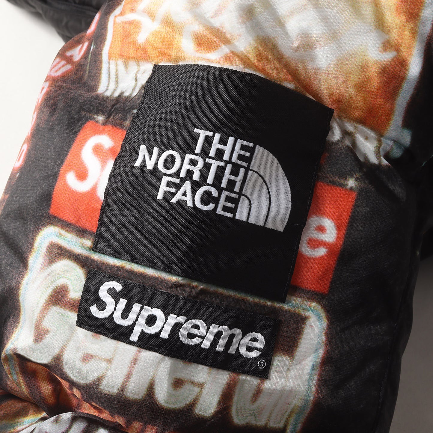 22AW ×THE NORTH FACE タイムズスクエア柄 ハーフジップ プルオーバー ダウンジャケット(800-Fill Half Zip Hooded Pullover)