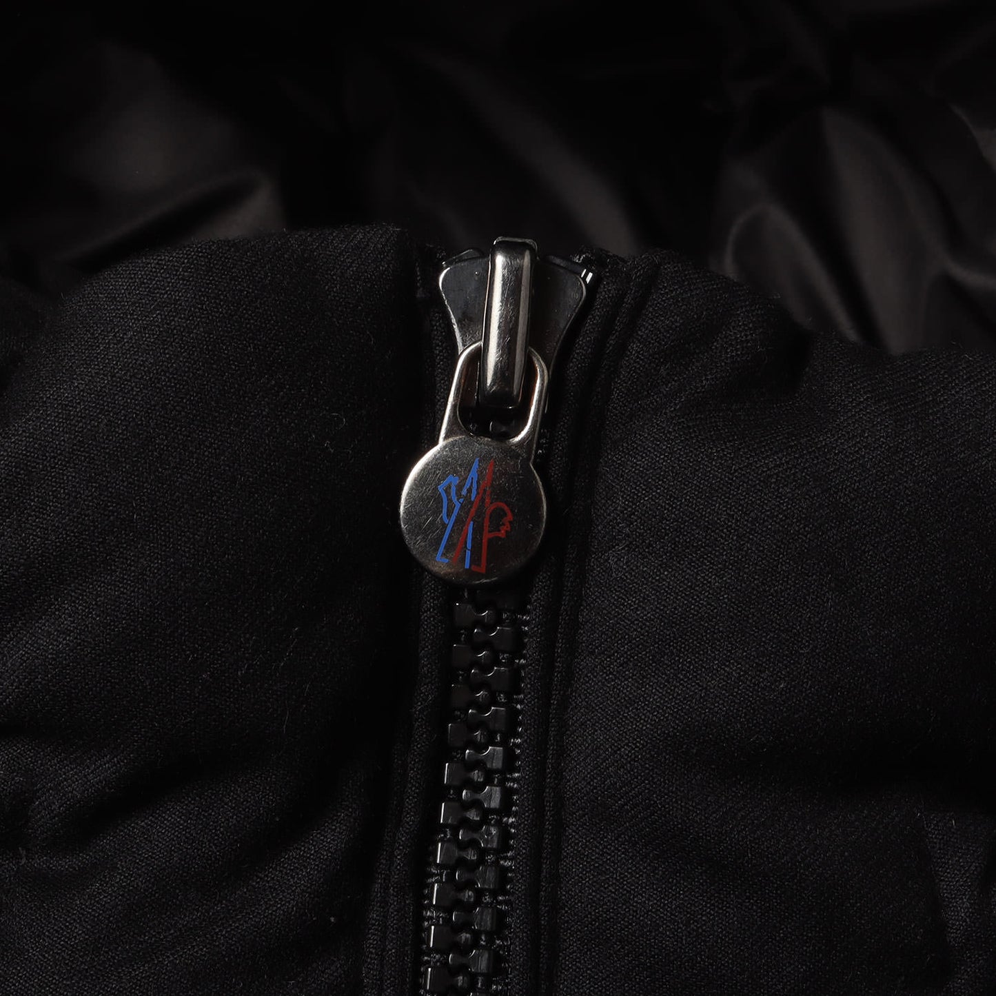 モンジュネーブル フード付き ウール ダウンジャケット(MONTGENEVRE)