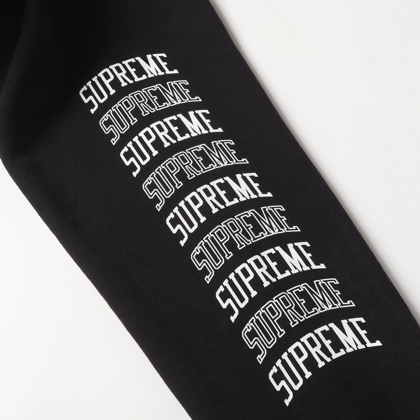 袖アーチロゴ スウェットパーカー(Sleeve Arc Hooded Sweatshirt)