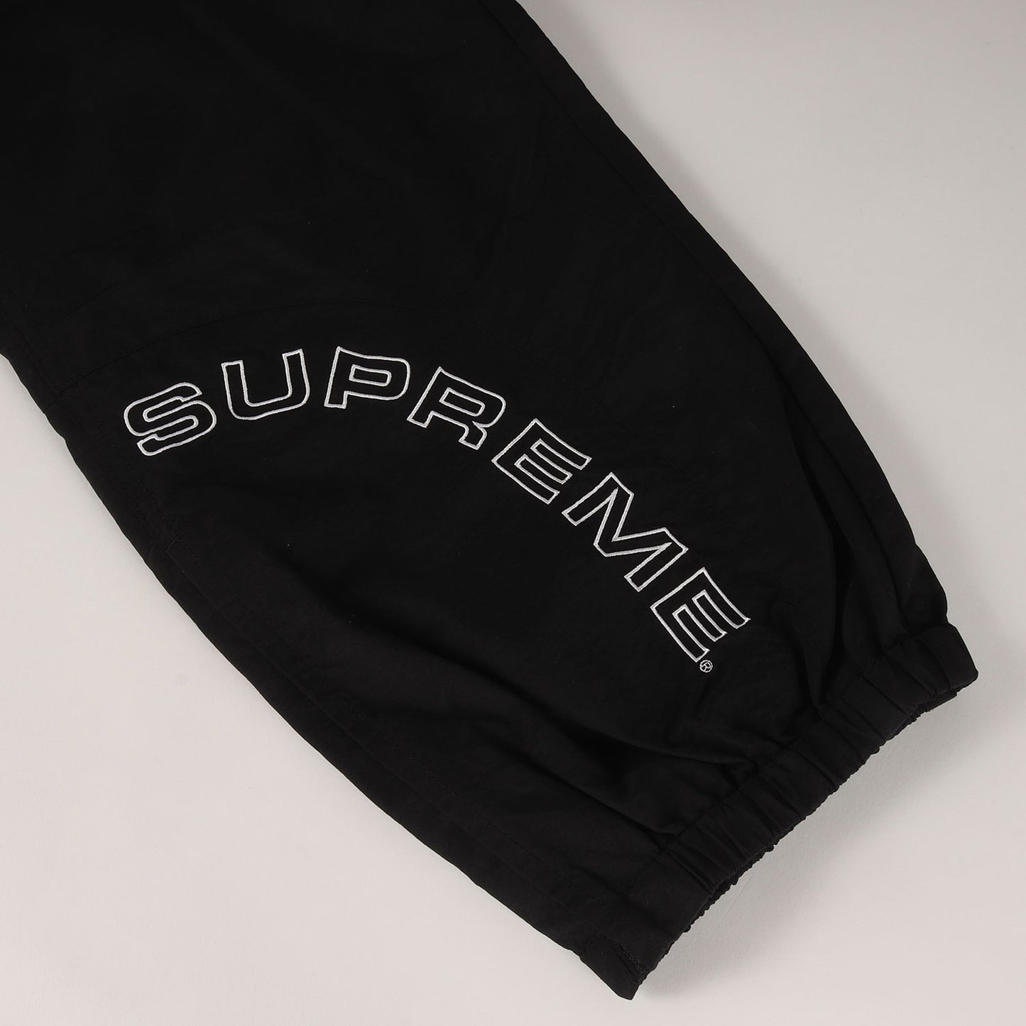 アーチロゴ ナイロン トラックパンツ(Corner Arc Track Pant)