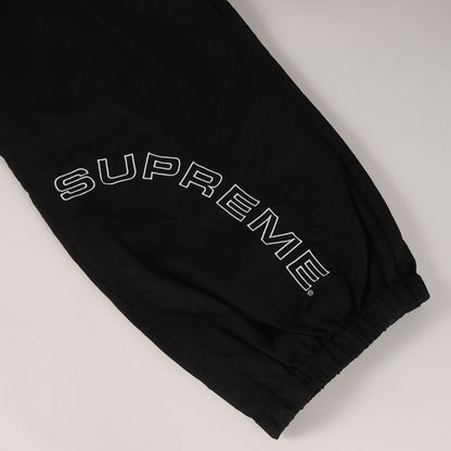 アーチロゴ ナイロン トラックパンツ(Corner Arc Track Pant)
