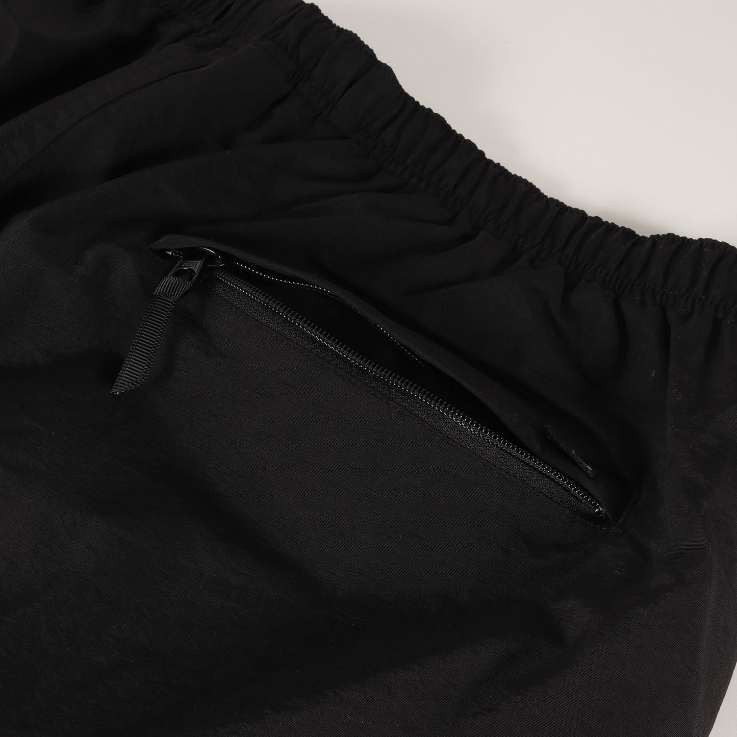 アーチロゴ ナイロン トラックパンツ(Corner Arc Track Pant)