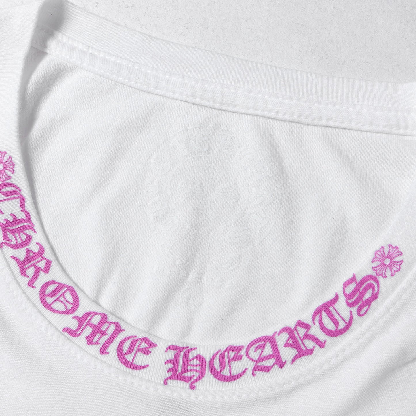 近年モデル ネック ブランドロゴ ポケット Tシャツ