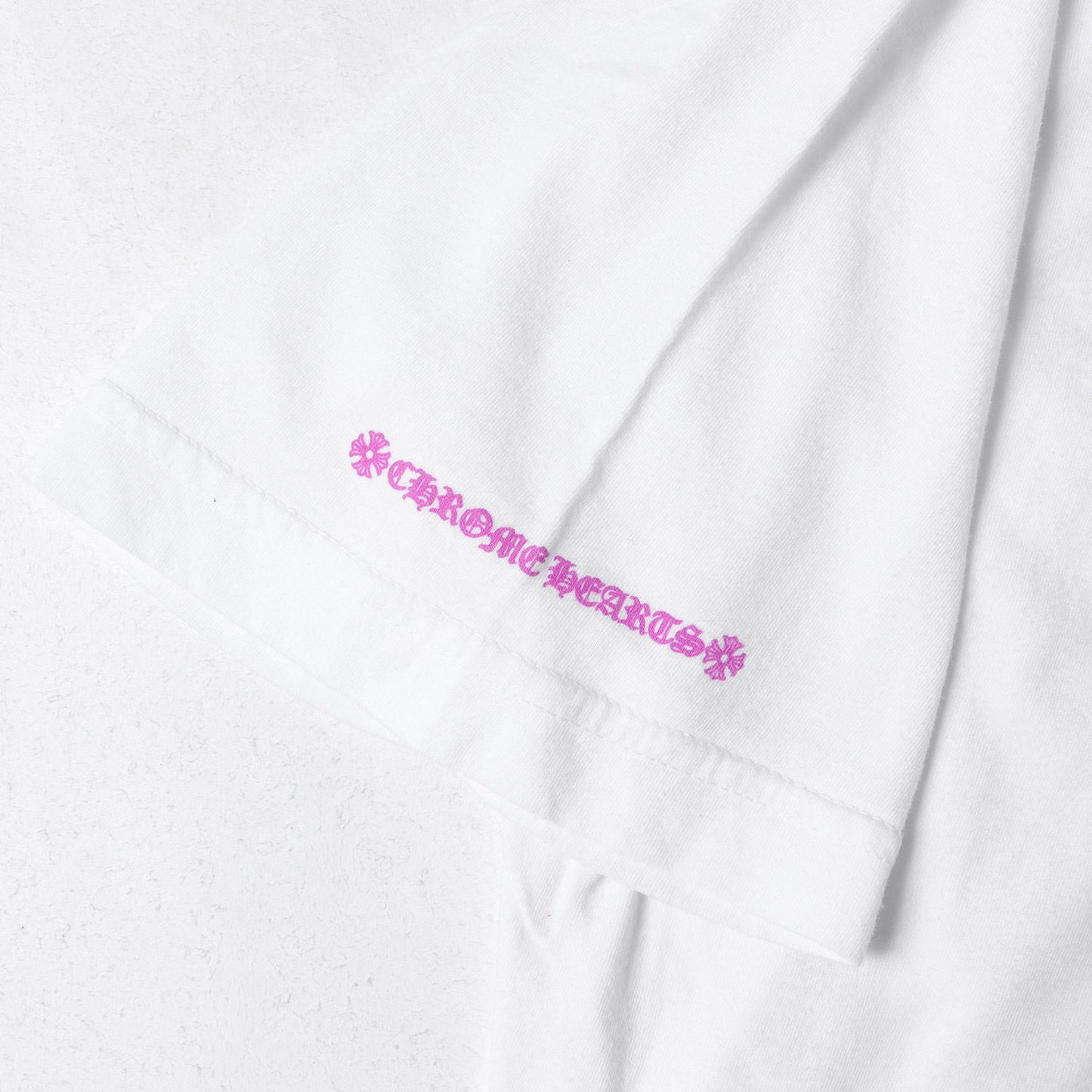 近年モデル ネック ブランドロゴ ポケット Tシャツ