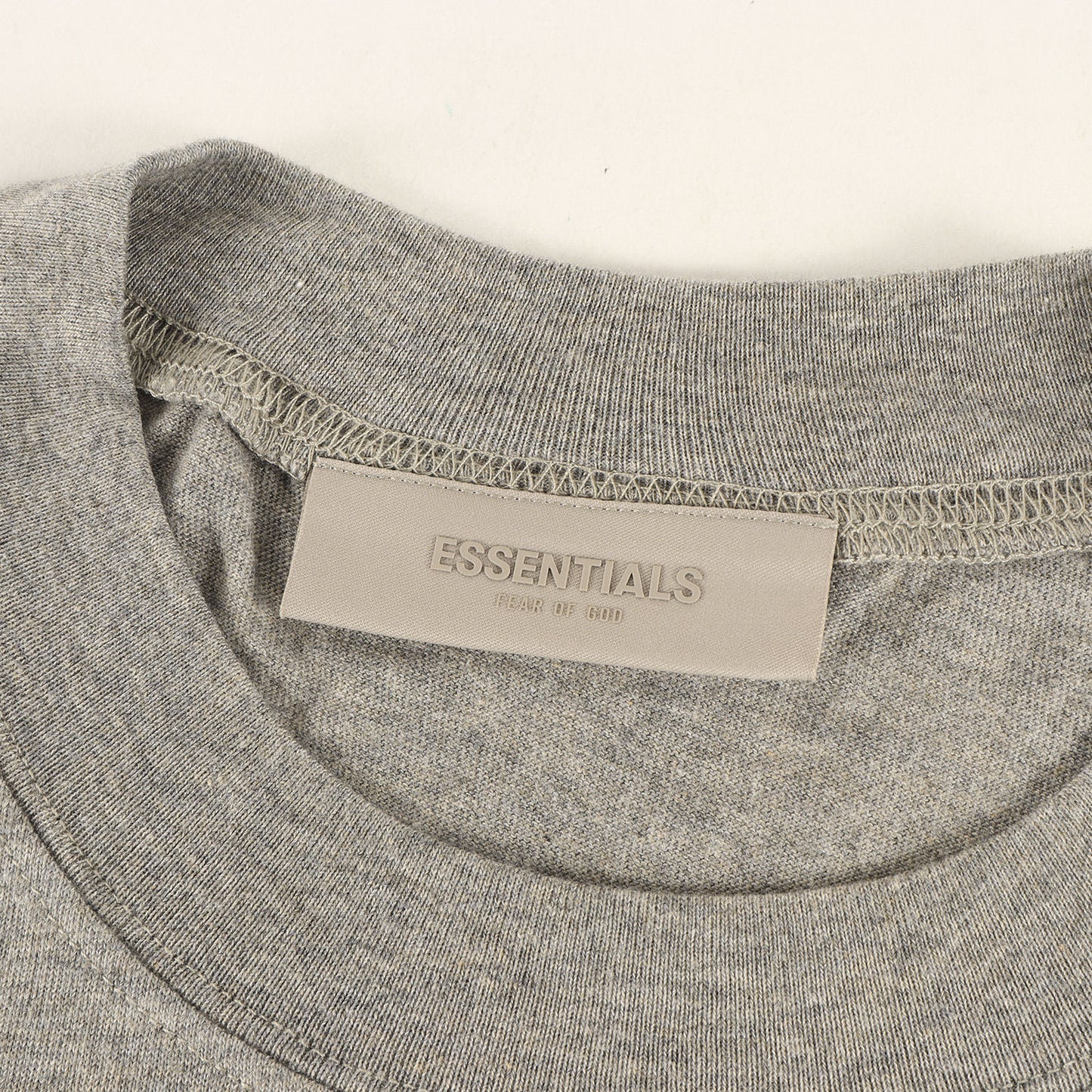 FOG ESSENTIALS スモールロゴ クルーネック Tシャツ