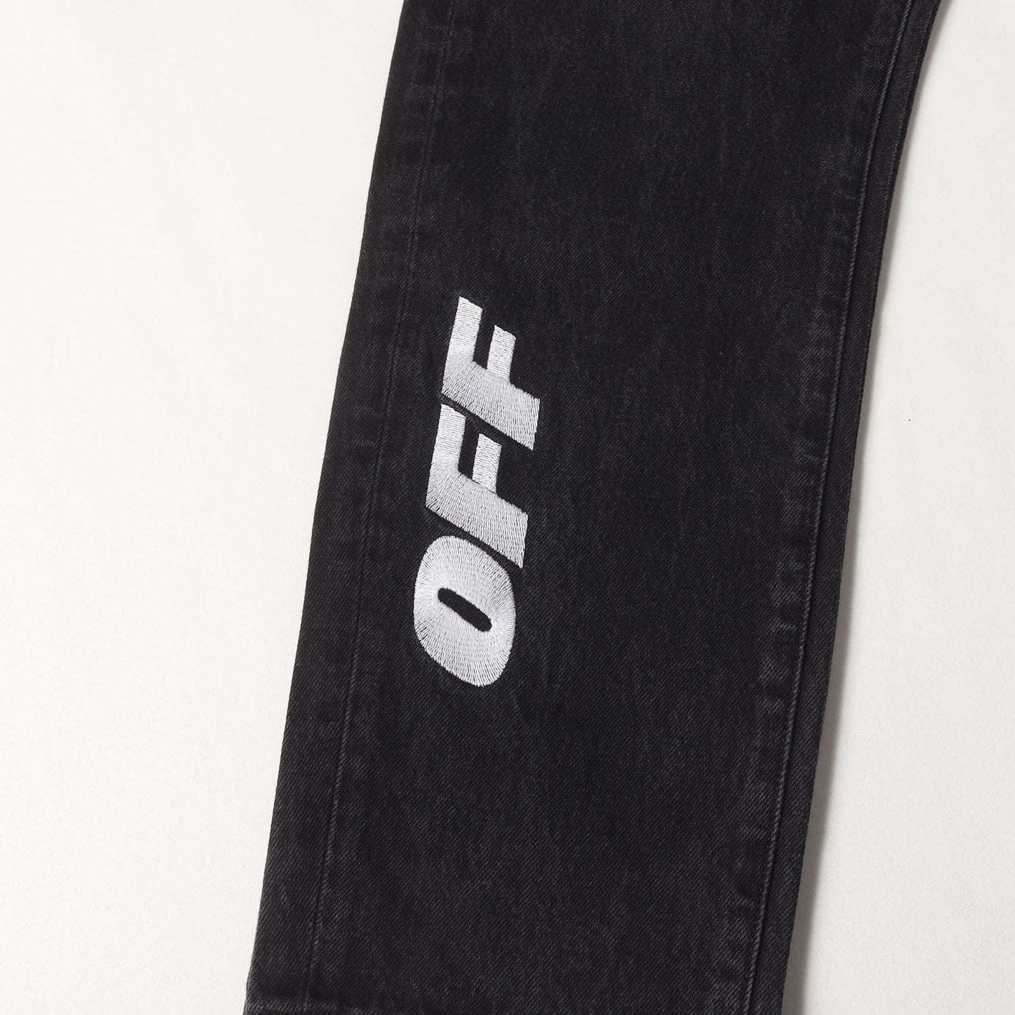 ウォッシュ加工 ロゴ刺繍 スリム デニムパンツ(SLIM LOW CROTCH)