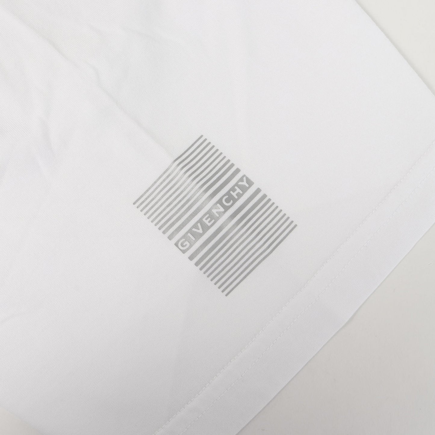 ロゴテープ プリント Tシャツ(BRANDED TAPE DETAILS)