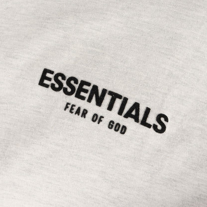 FOG ESSENTIALS フロッキープリント モックネック ロングスリーブ Tシャツ
