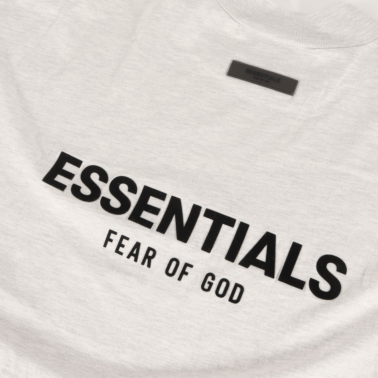 FOG ESSENTIALS フロッキープリント モックネック ロングスリーブ Tシャツ