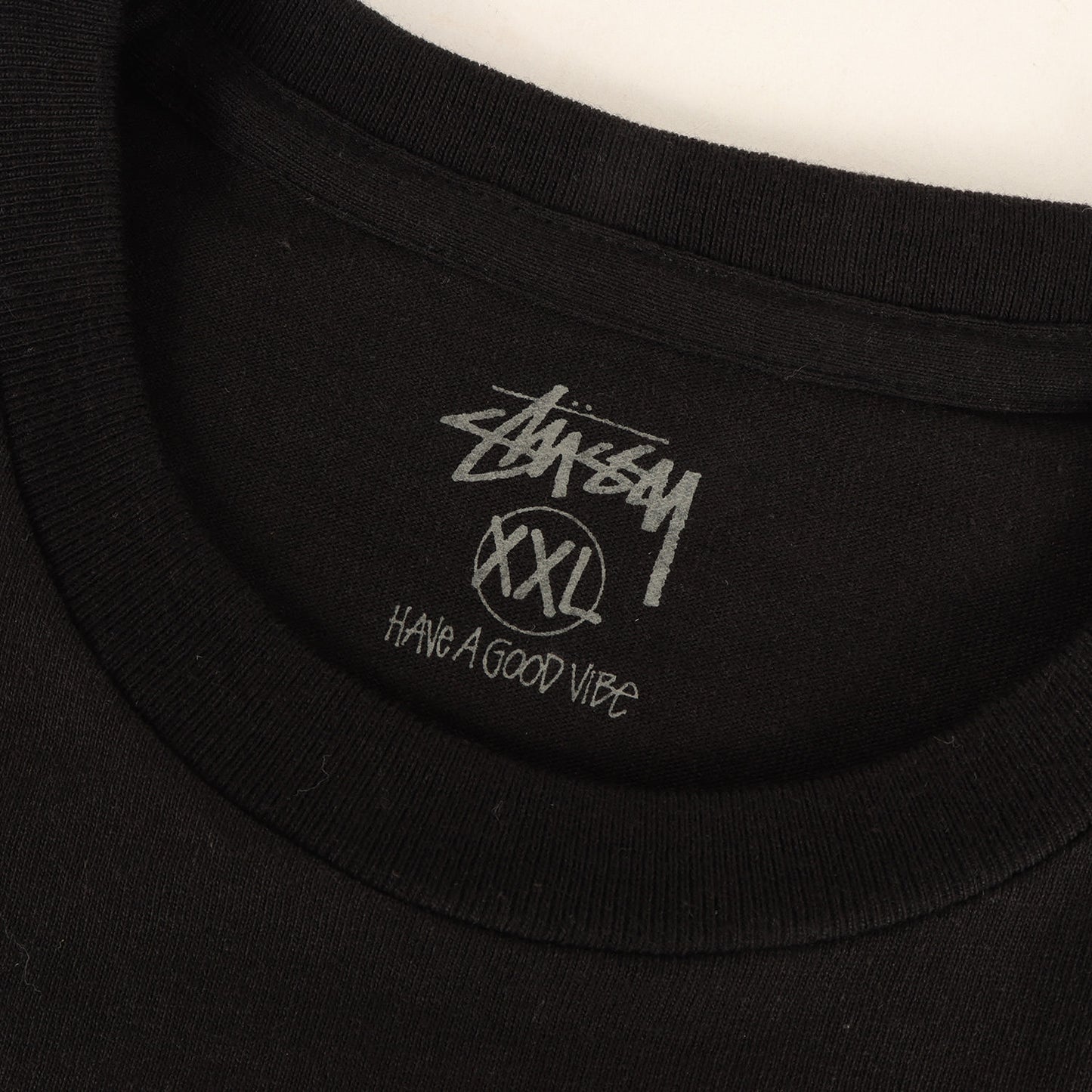 Good Vibe World Tribe ショーンフォントロゴ Tシャツ
