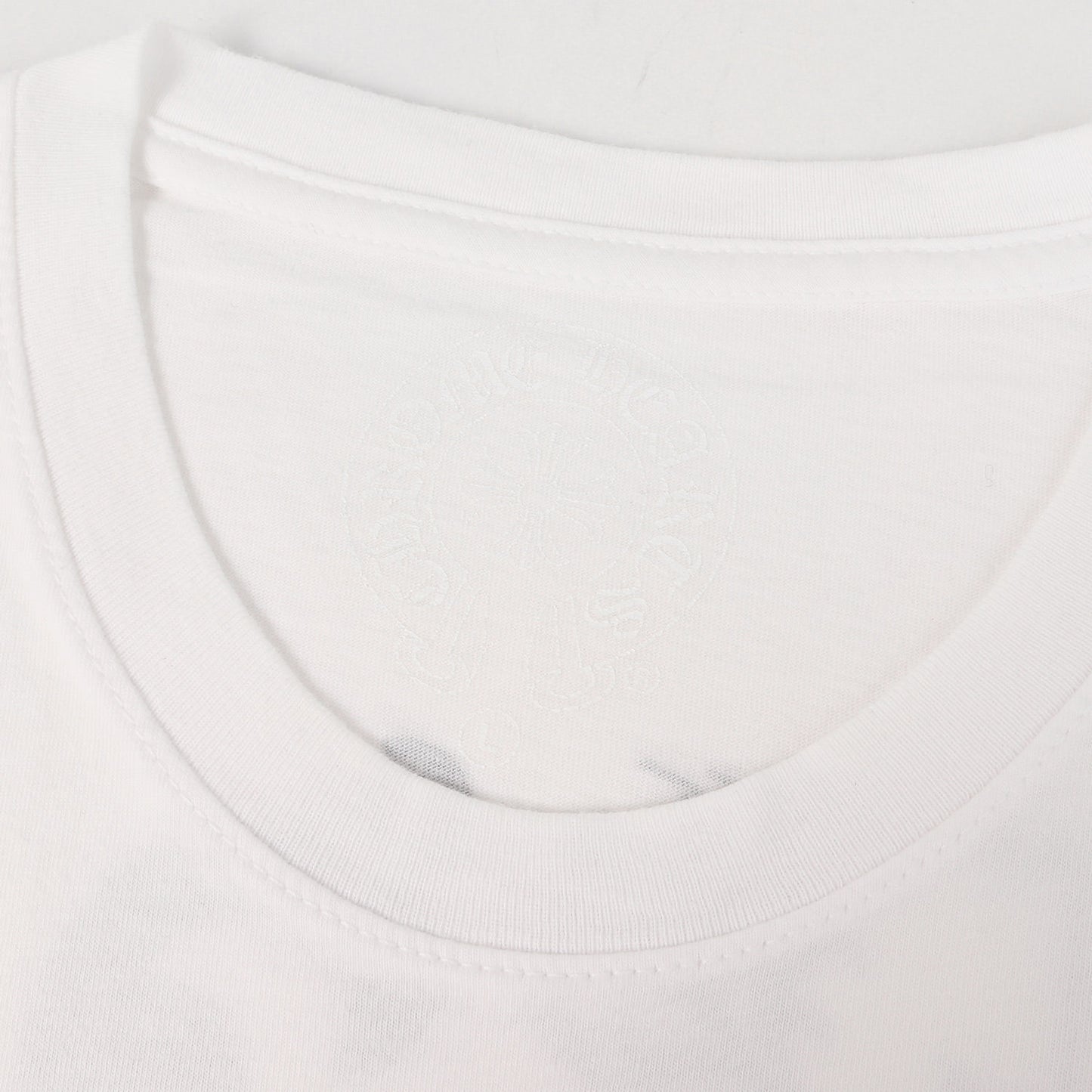 近年モデル ヴィンダガーブランドロゴ ポケット Tシャツ