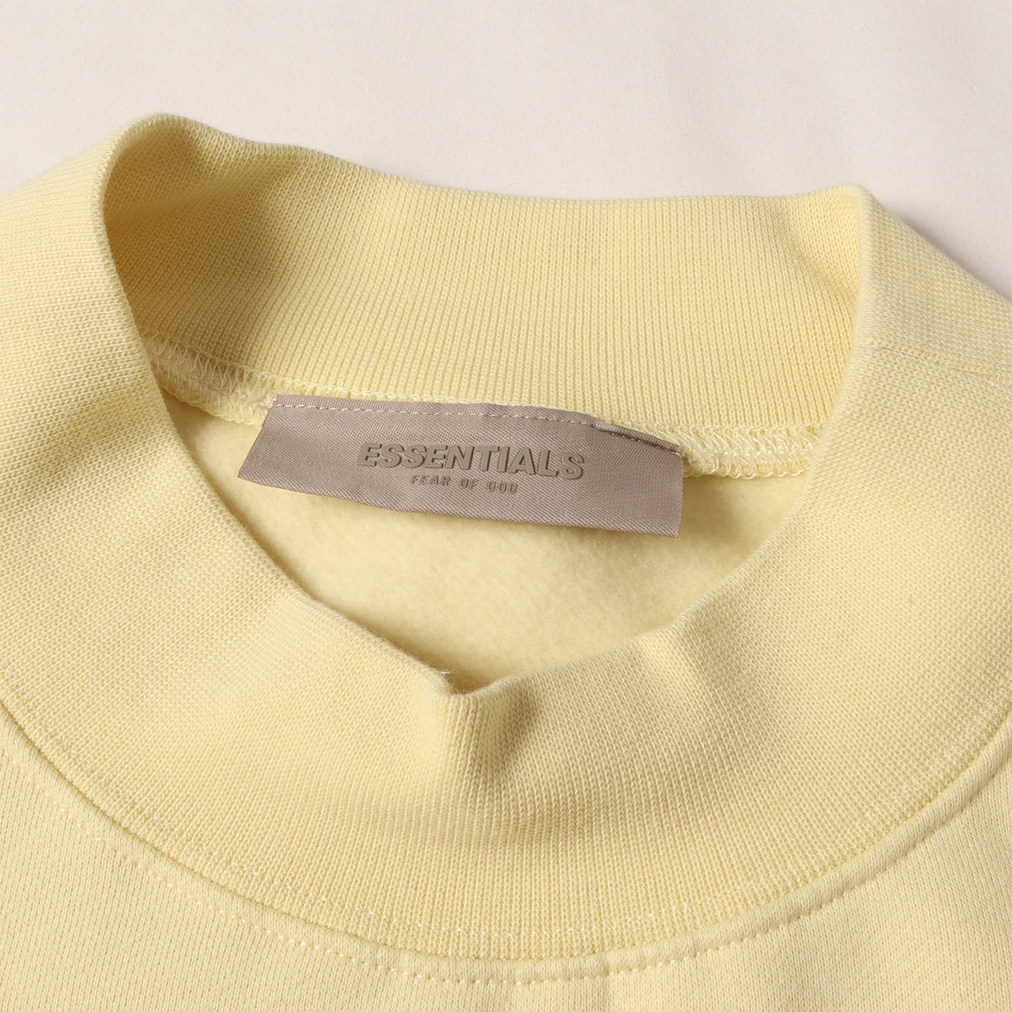 FOG ESSENTIALS フロッキープリント オーバーサイズ スウェット(Relaxed Crewneck)