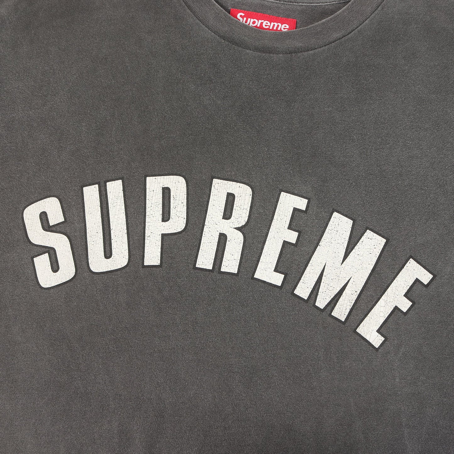 24SS オーバーダイ加工 クラック アーチロゴ Tシャツ(Cracked Arc S/S Top)