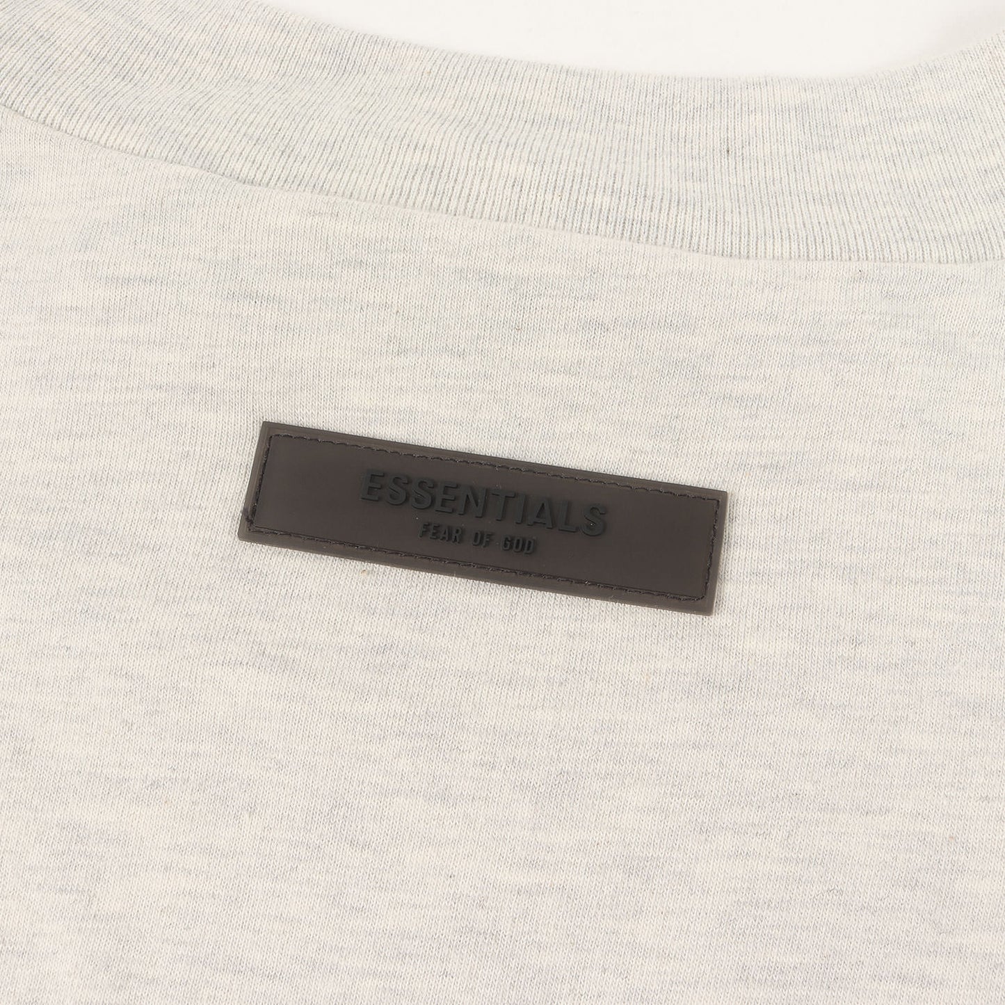 FOG ESSENTIALS フロッキープリント Tシャツ