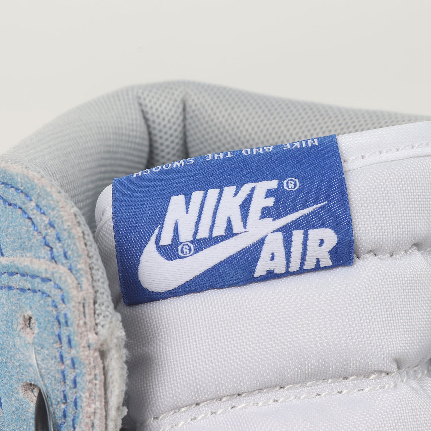AIR JORDAN 1 RETRO HIGH OG HYPER ROYAL (555088-402)