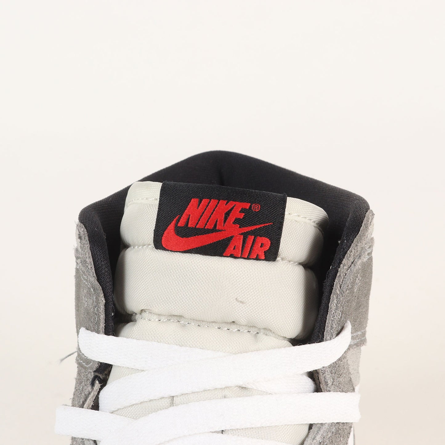 AIR JORDAN 1 RETRO HIGH OG BLACK AND SMOKE GREY (DZ5485-051)