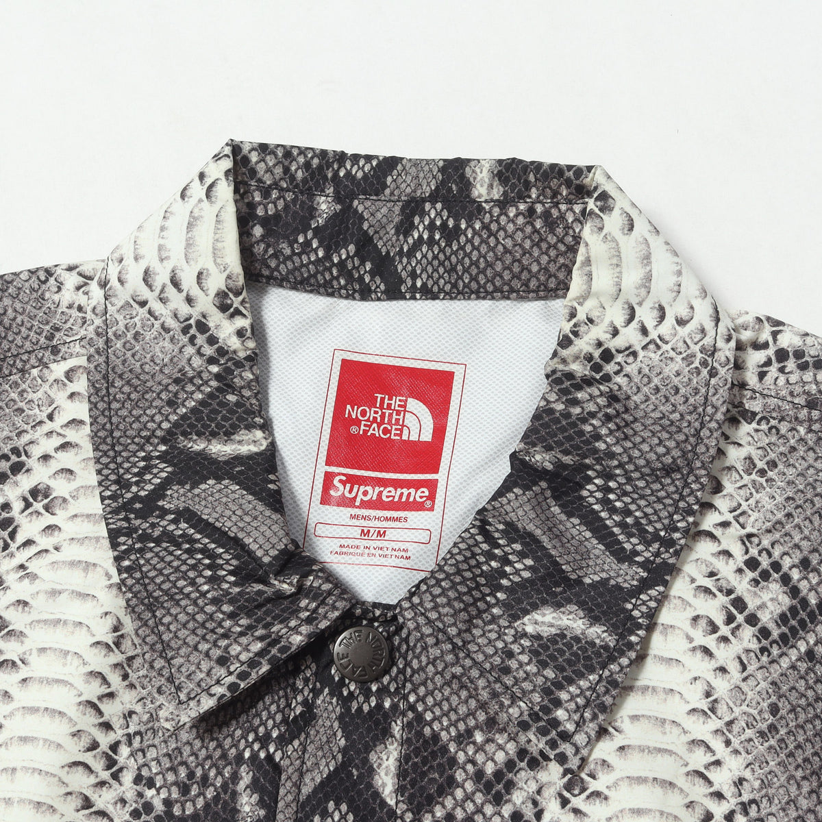 ×THE NORTH FACE スネーク柄 コーチジャケット(Snakeskin Taped Seam Coaches Jacket)