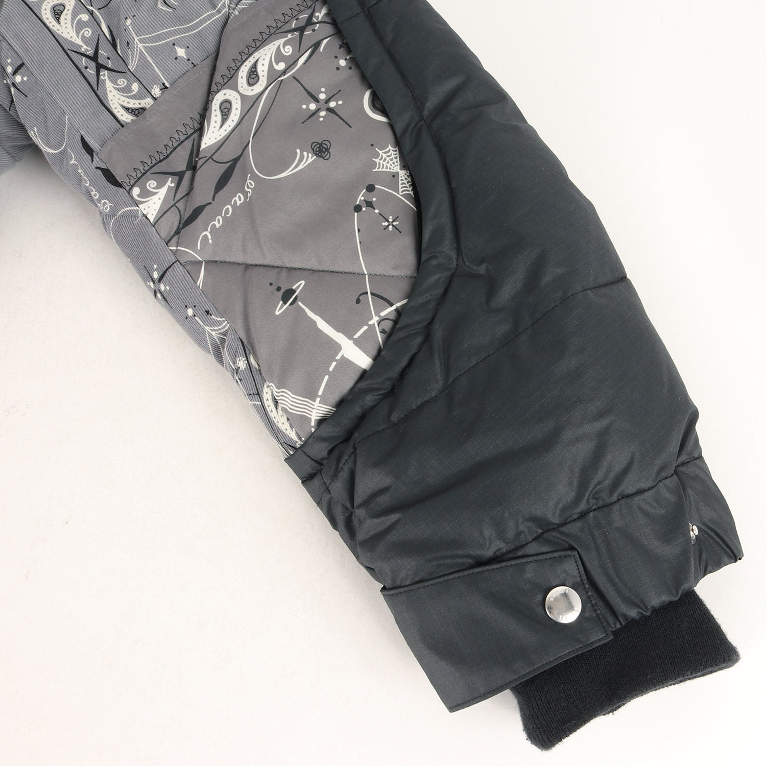 Sacai (サカイ) 20AW × Dr. Woo バンダナ プリント フーデッド パテッド ジャケット (Bandana Print Jacket  20-02332M) / ブルゾン ペイズリー コーデュロイ ナイロン - ブランド古着の通販・買取 | BEEGLE by Boo-Bee