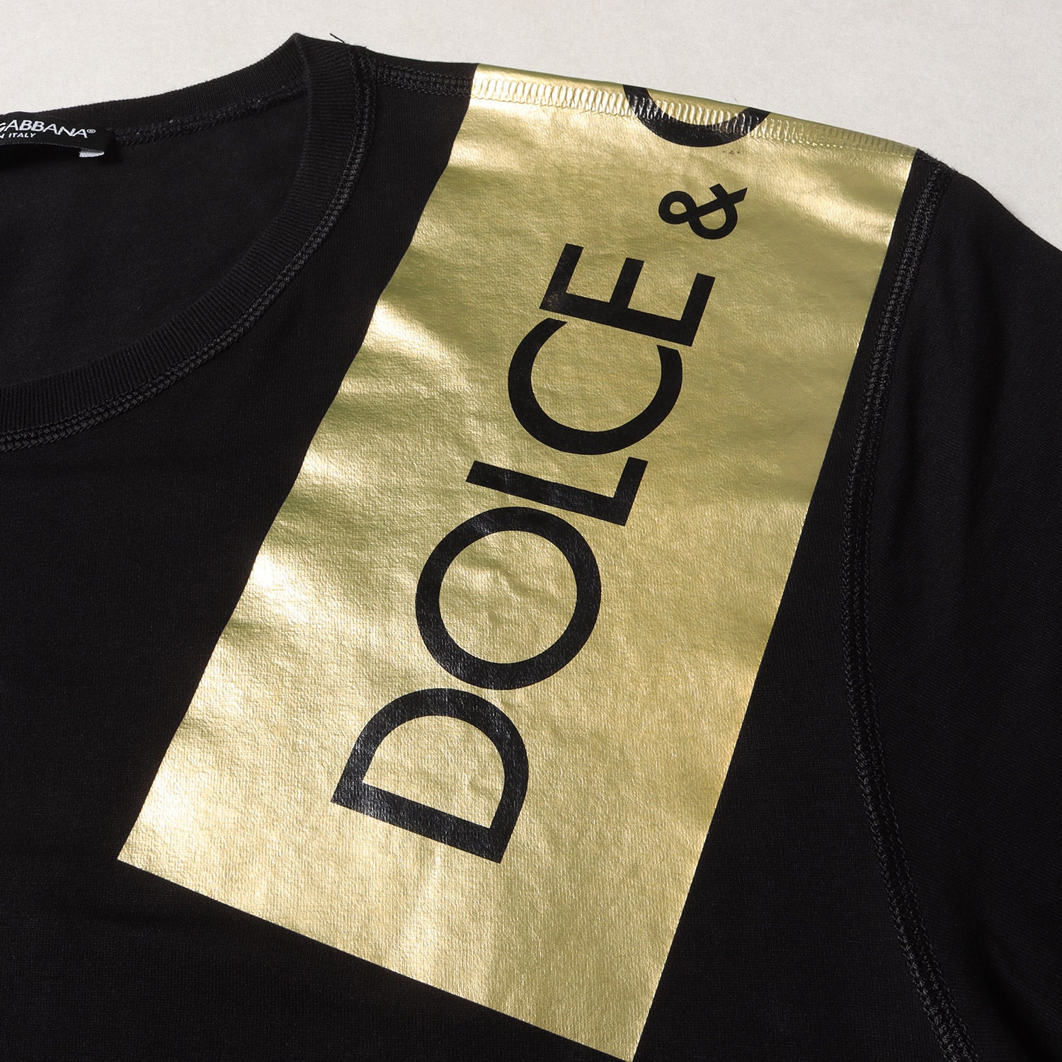 DOLCE&GABBANA (ドルチェ&ガッバーナ) ロゴ テープ 箔プリント Tシャツ 