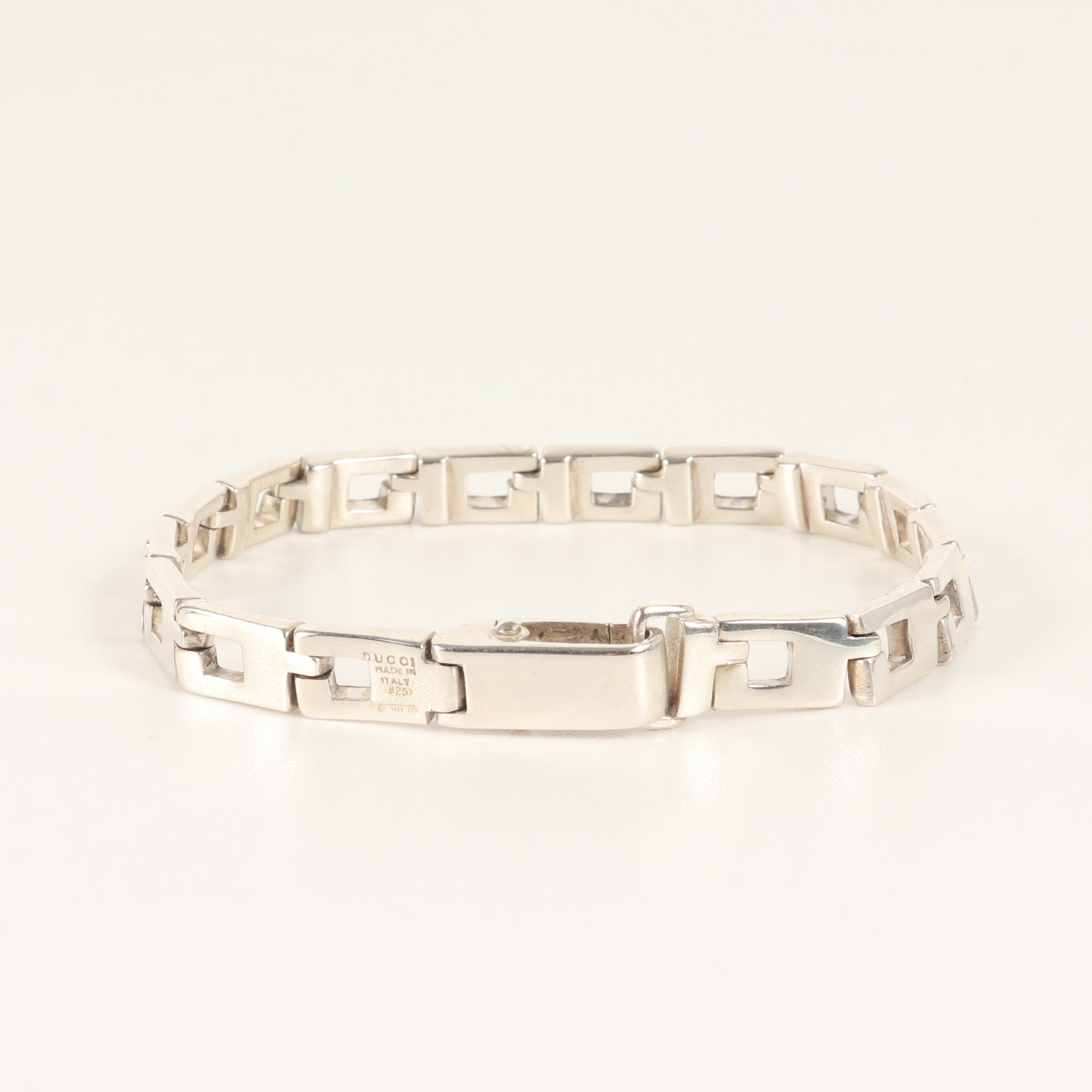 GUCCI (グッチ) Gシェイプ リンク ブレスレット (G Shaped Bracelet 
