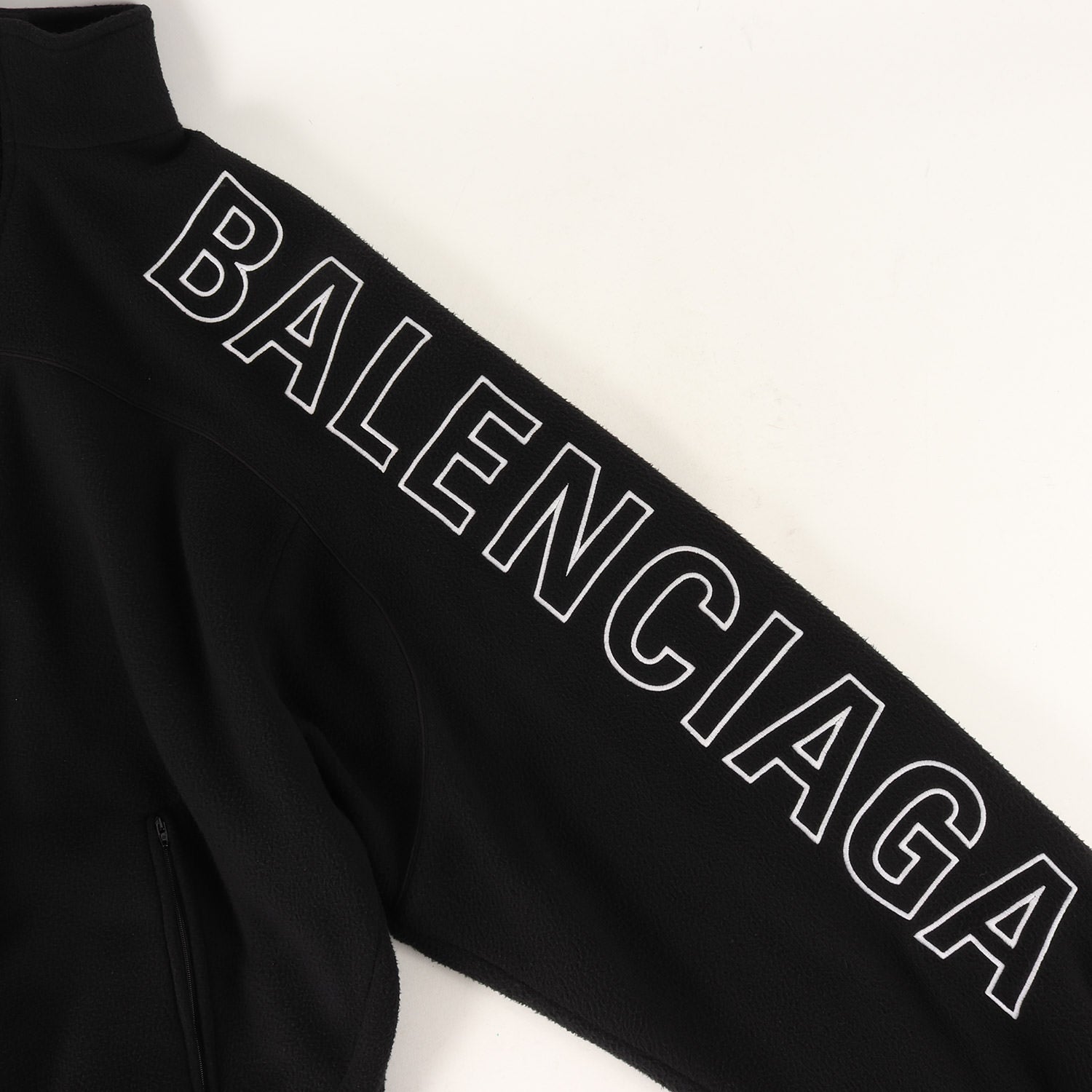 BALENCIAGA (バレンシアガ) 23AW スリーブ ロゴ 刺繍 ハイネック ビッグ サイズ フリース ブルゾン (755106 TJQ32)  / ダブルジップ ジャケット アウター 羽織 オーバー シルエット ラグカジ ラグジュアリー - ブランド古着の通販・買取 | BEEGLE by  Boo-Bee