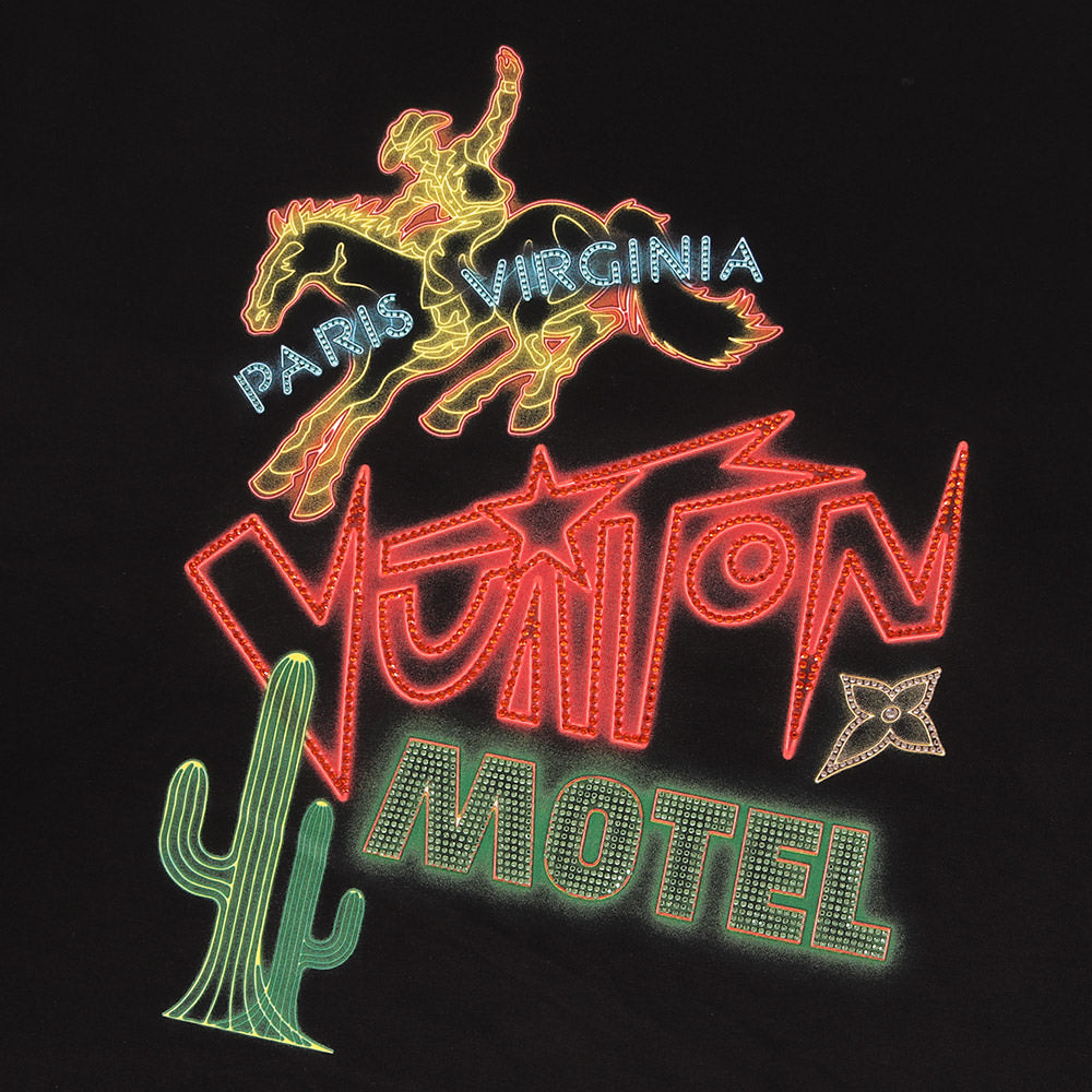 24AW Vuitton Motel モチーフ クリスタル ストラス ロゴ Tシャツ (1AFXNG) / 定番 ベーシック ラグカジ ラグジュアリー