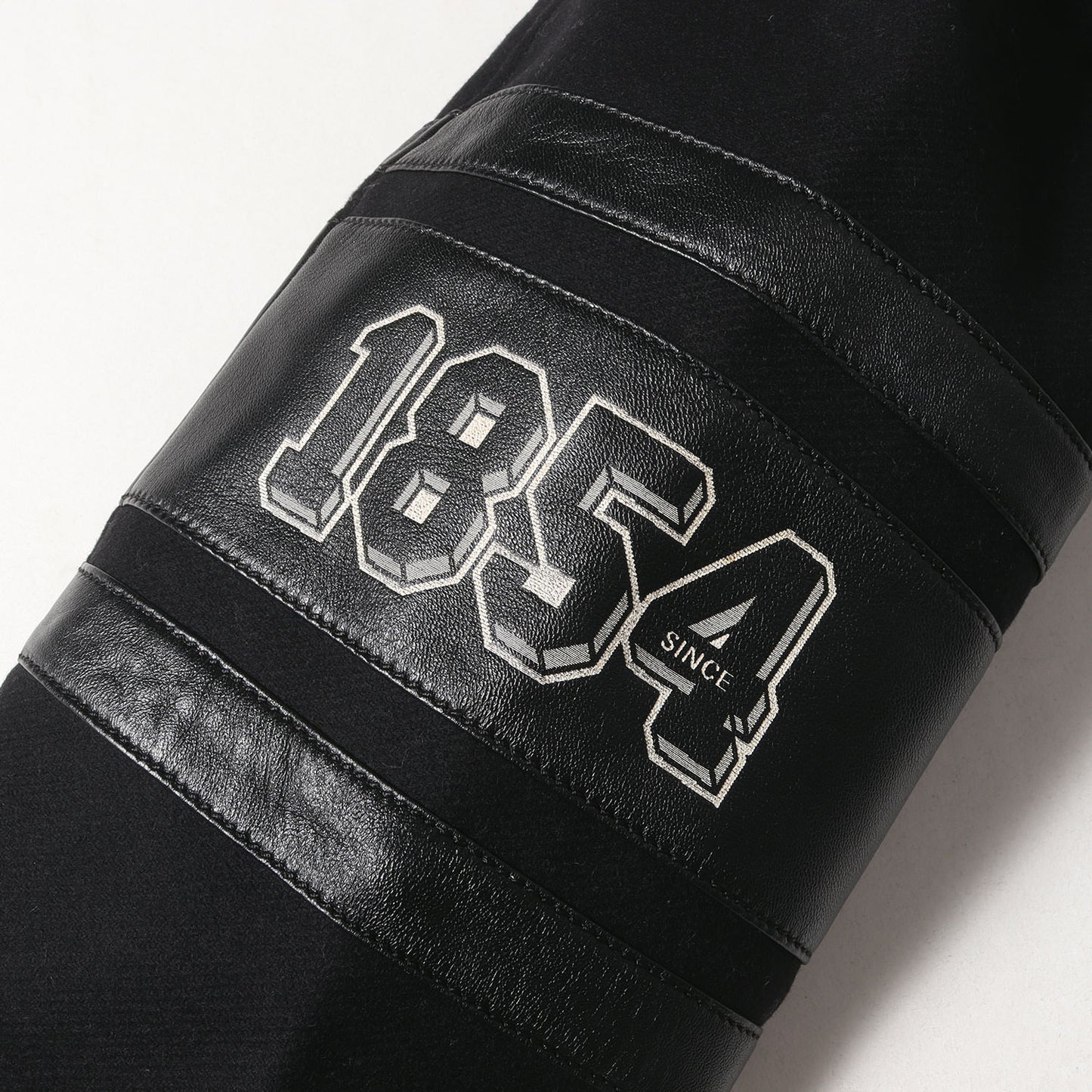 23SS ミュージカル LV シグネチャー ラムレザー メルトン コンビ バーシティ ブルゾン (1AAUYY) / スタジャン アウター ラグカジ ラグジュアリー ハイエンド カジュアル