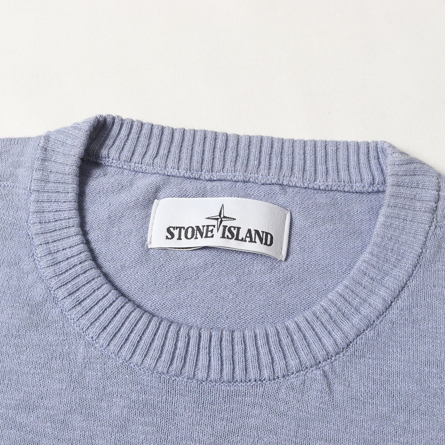 コンパスロゴ ジャガード バイカラー コットンポリ ニット (7015557A8)