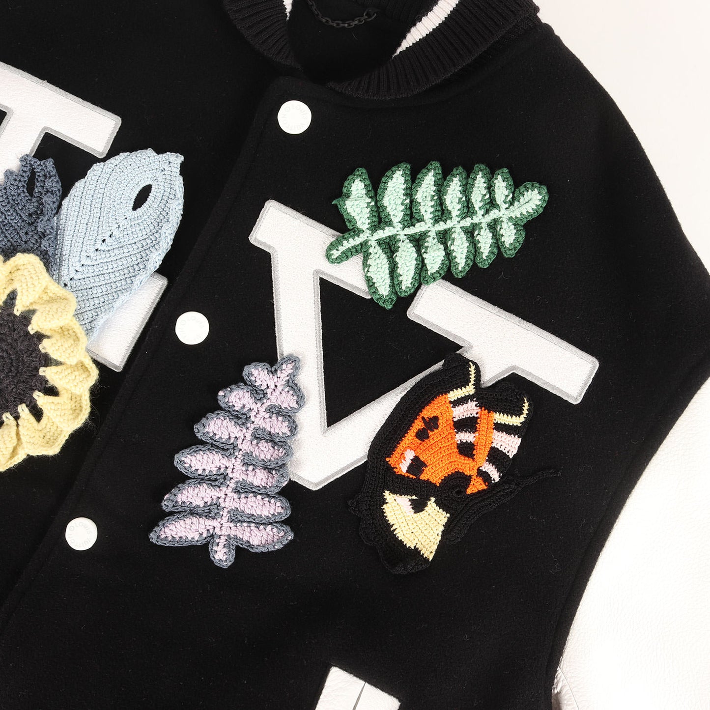 20SS レザースリーブ クロシェフラワー メルトン バーシティ ジャケット (HIL64EJNU)