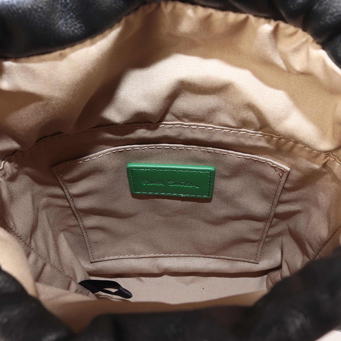 近年 現行モデル エンボス ロゴ レザー ショルダー バッグ (Paul Smith Shopper)